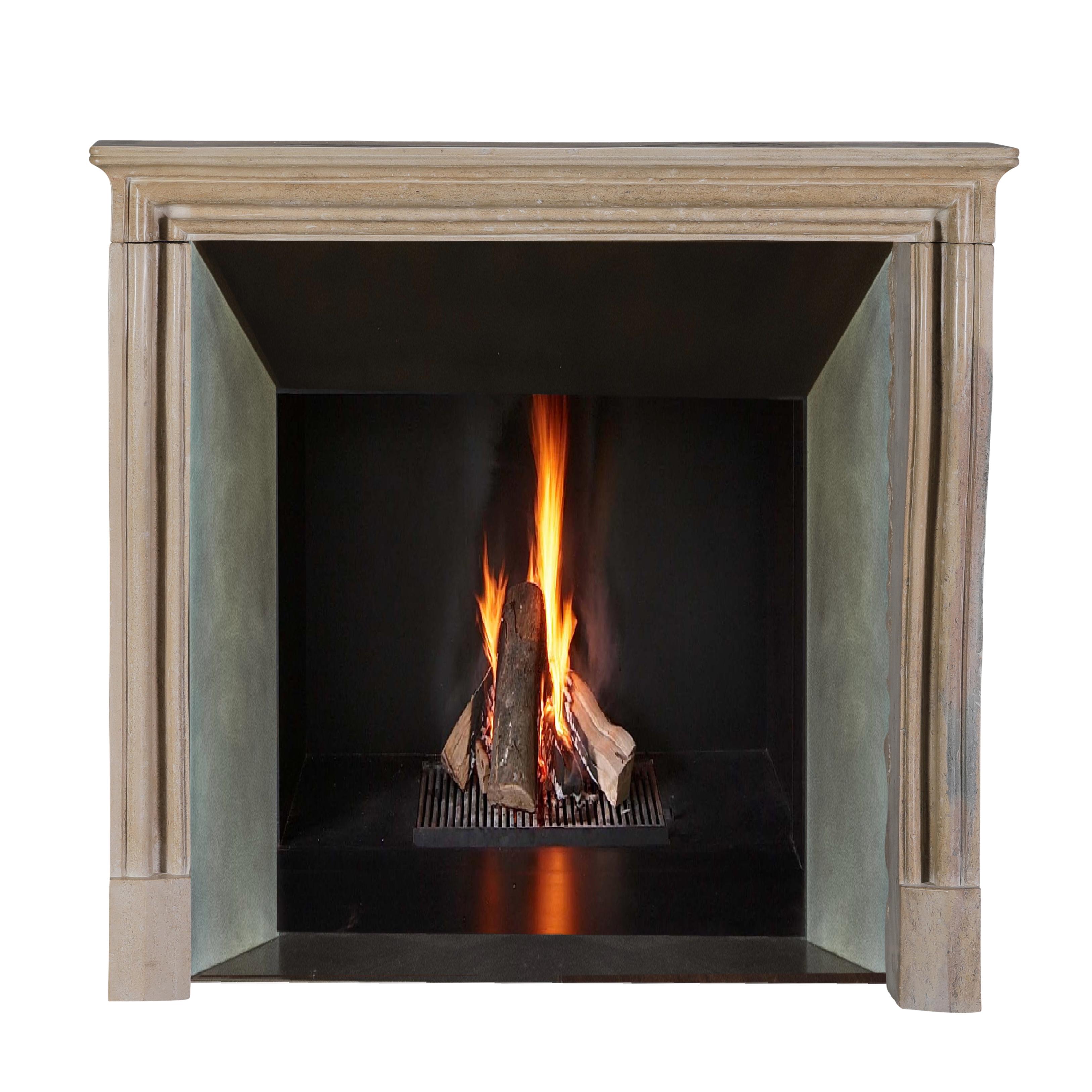 French Small Uni Tone Beige Limestone Fireplace Mantel – Burgundian Stone In Excellent Condition For Sale In Beervelde, BE
