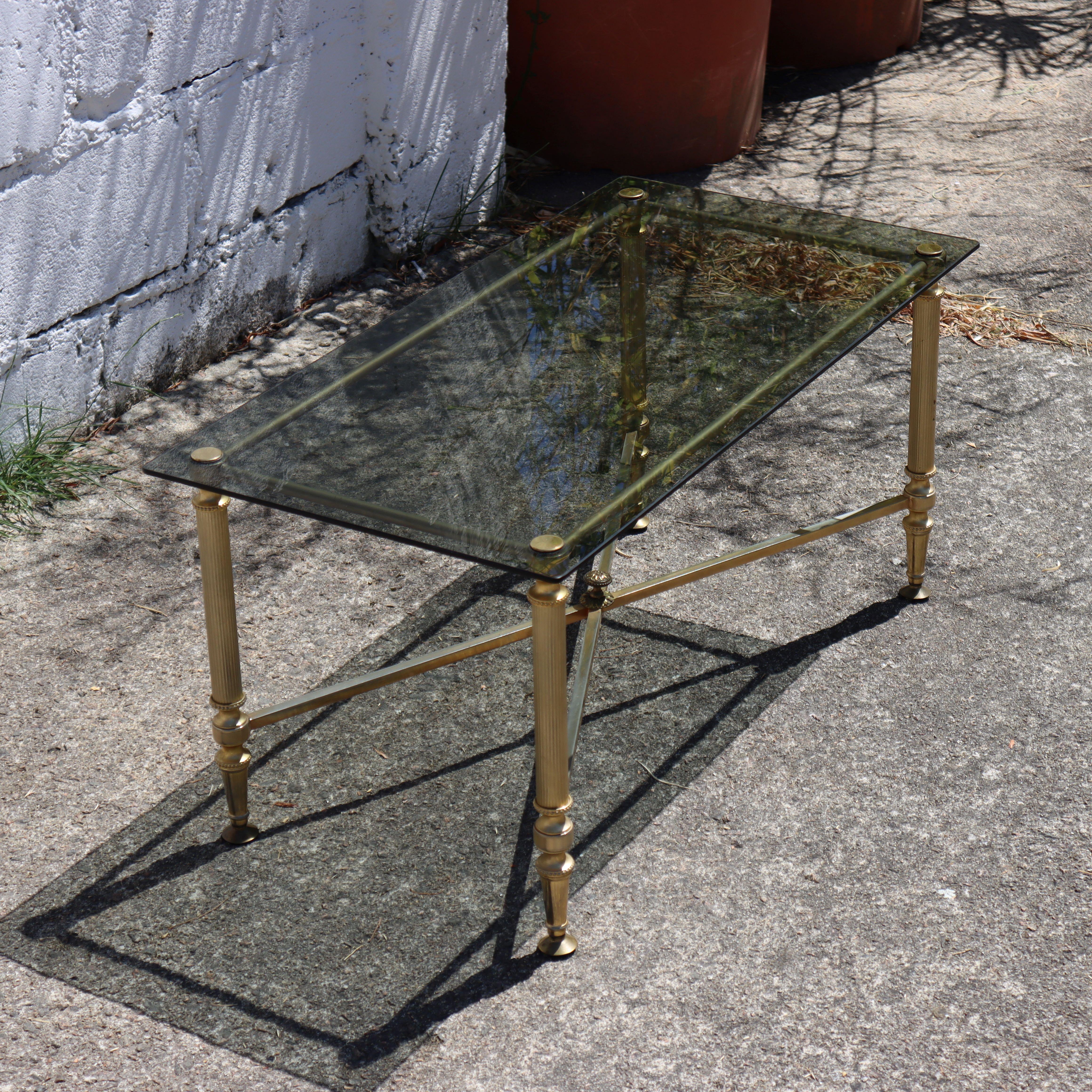 Calco Tavolino da caffè francese in vetro fumé e ottone - Tavolino da salotto - Stile Regency - Anni '80 in vendita