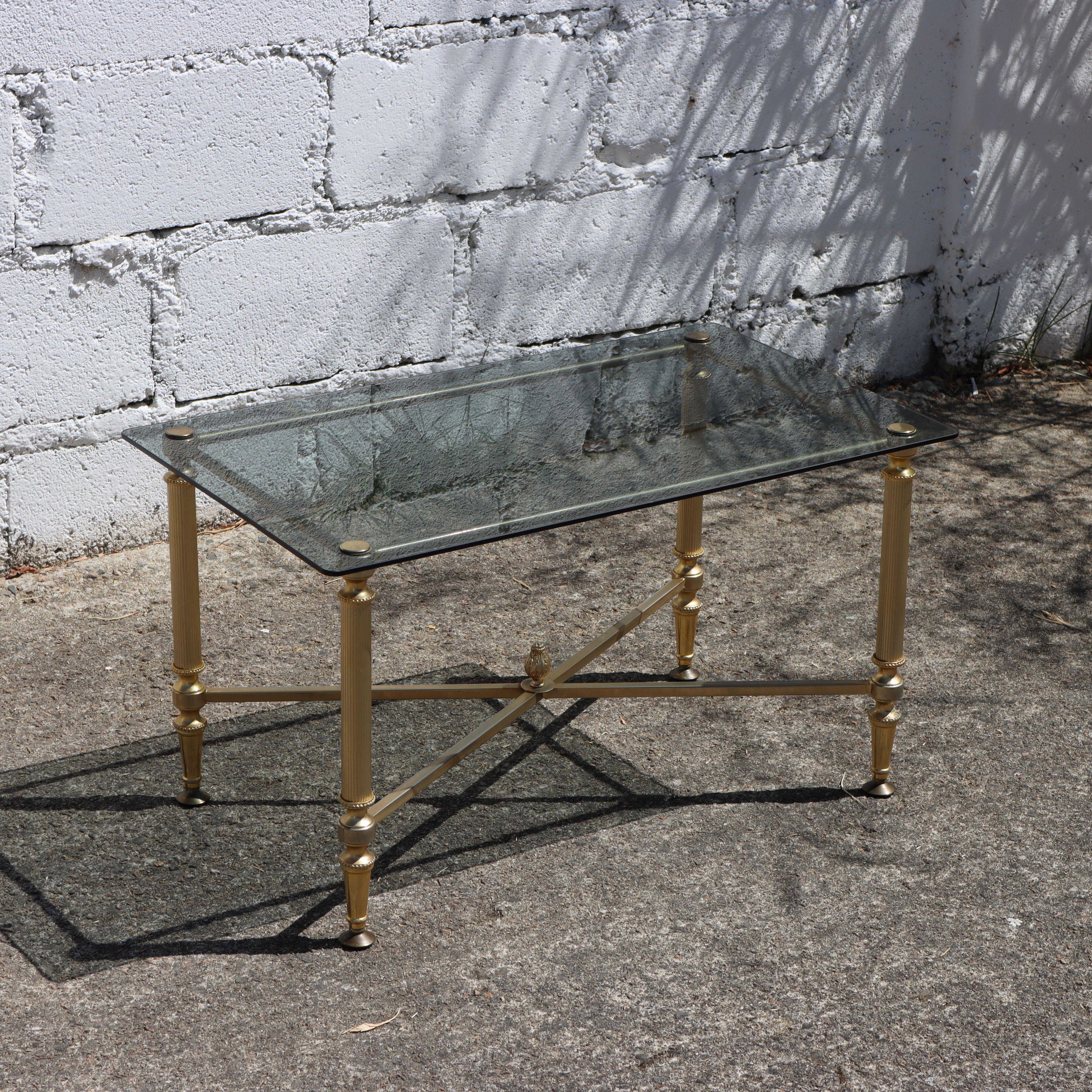Französisch geräuchert Glas und Messing Couchtisch - Lounge Tisch - Regency Style - 80s im Zustand „Gut“ im Angebot in Bussiere Dunoise, Nouvel Aquitaine
