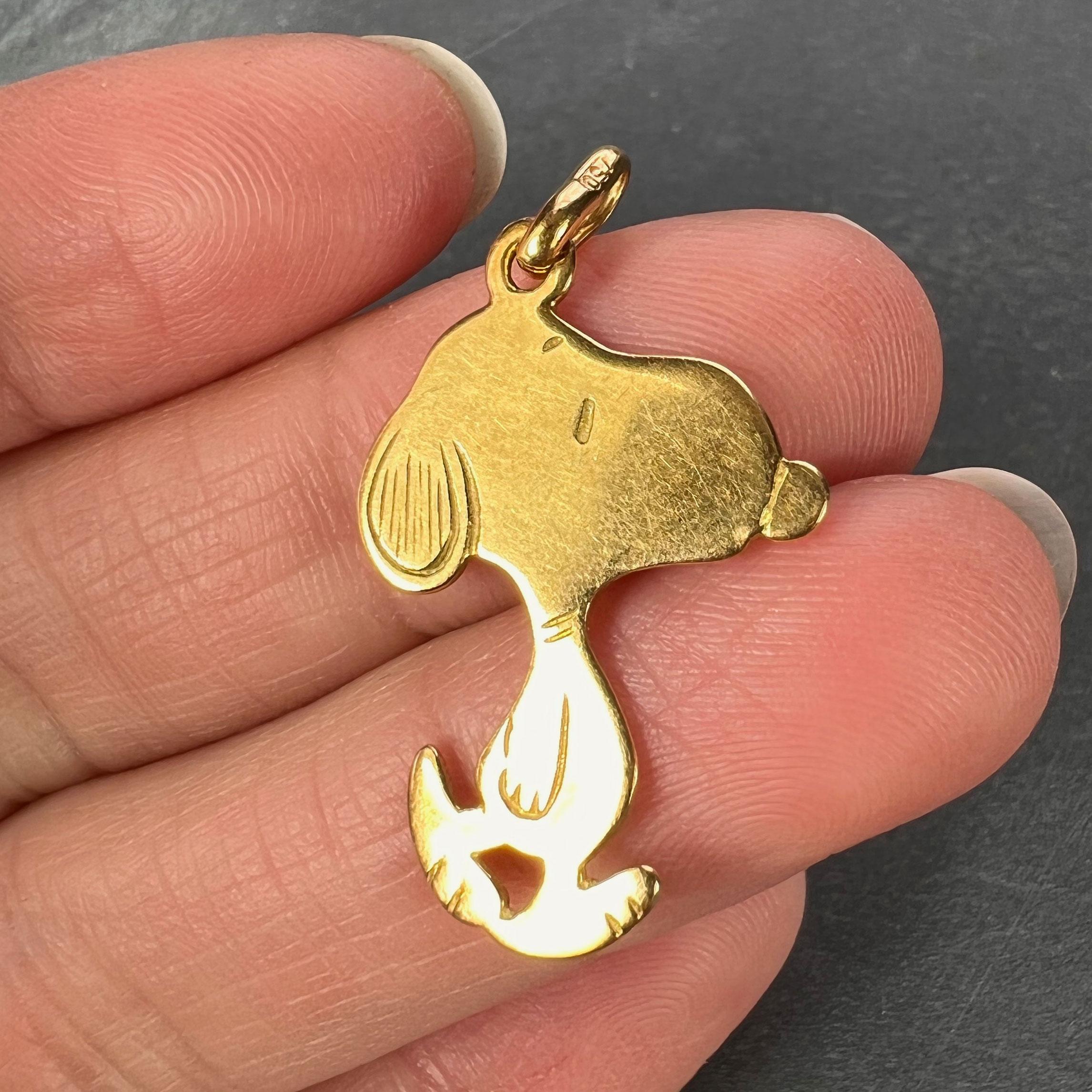 French Snoopy Dog 18K Gold Charm Pendant In Good Condition In London, GB