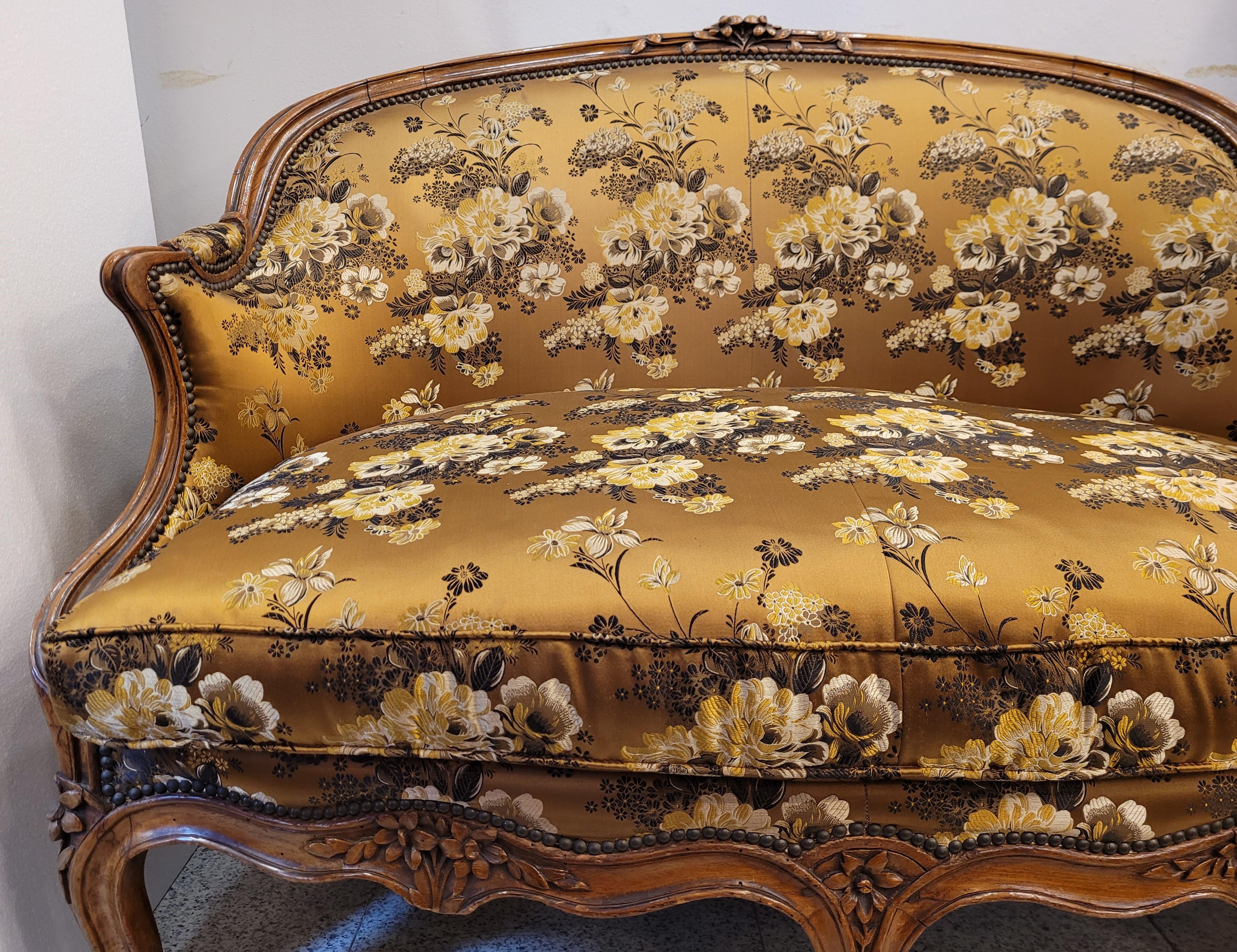 French Sofa -Canape Luis xv Gold Colour, Wood and Floral Silk In Good Condition In Valladolid, ES