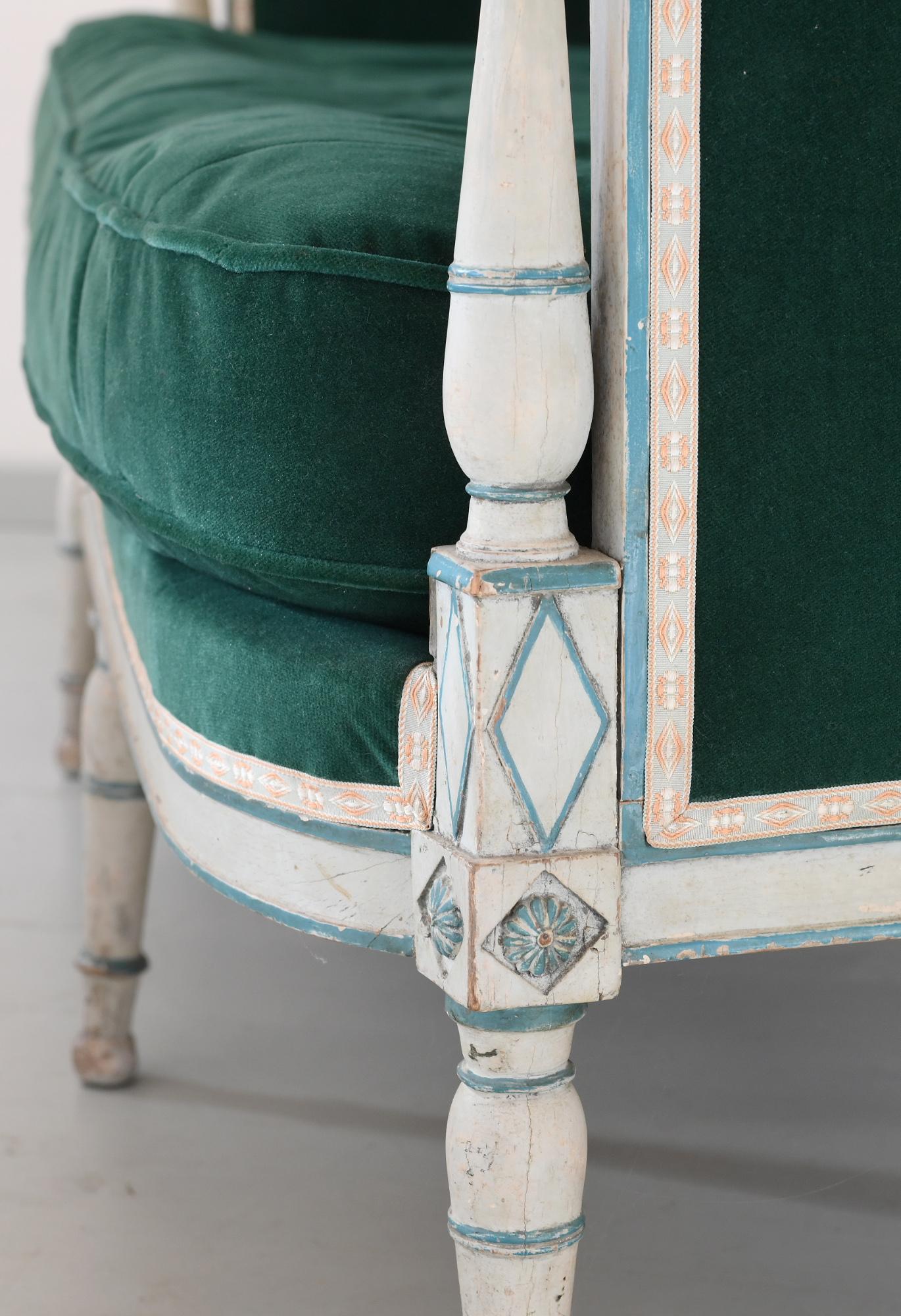 Französisches Sofa Directoire, um 1800, grau lackiert, neu gepolstert im Zustand „Gut“ im Angebot in Epfach, DE
