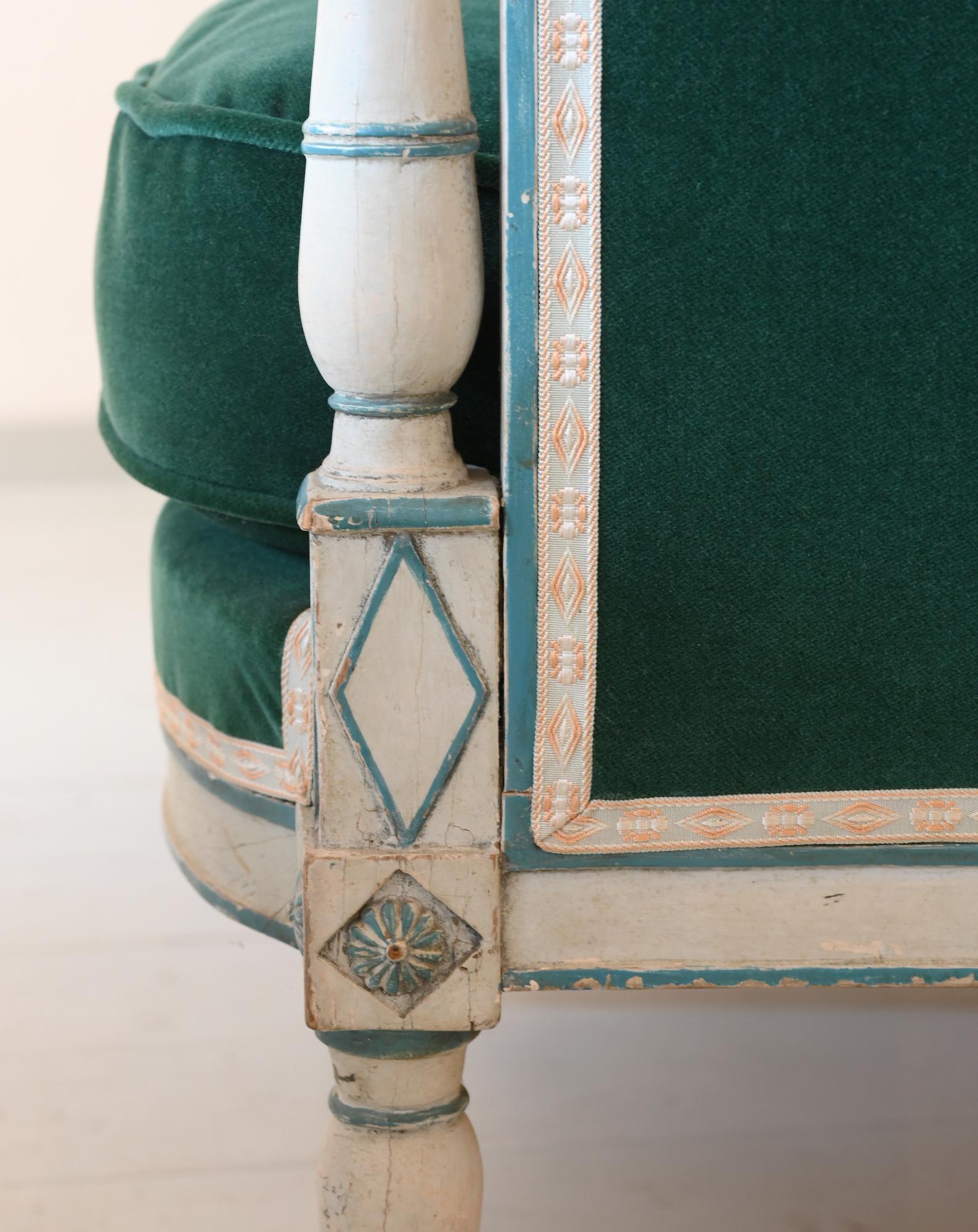 Tessuto Divano francese Directoire del 1800 circa dipinto di grigio, tappezzeria nuova in vendita
