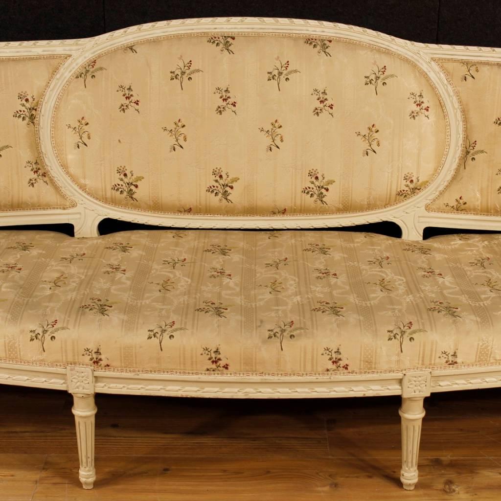 French Sofa in Lacquered and Carved Wood in Louis XVI Style from 20th Century In Good Condition In Vicoforte, Piedmont