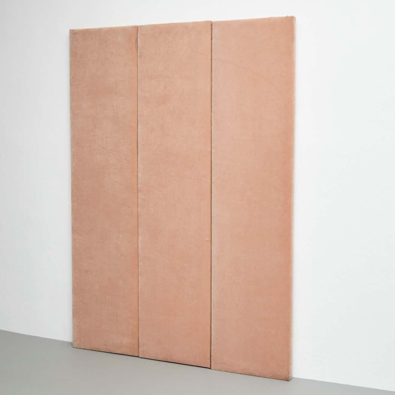 French Soft Pink Velvet Large Room Divider, circa 1960 In Good Condition For Sale In Barcelona, Barcelona