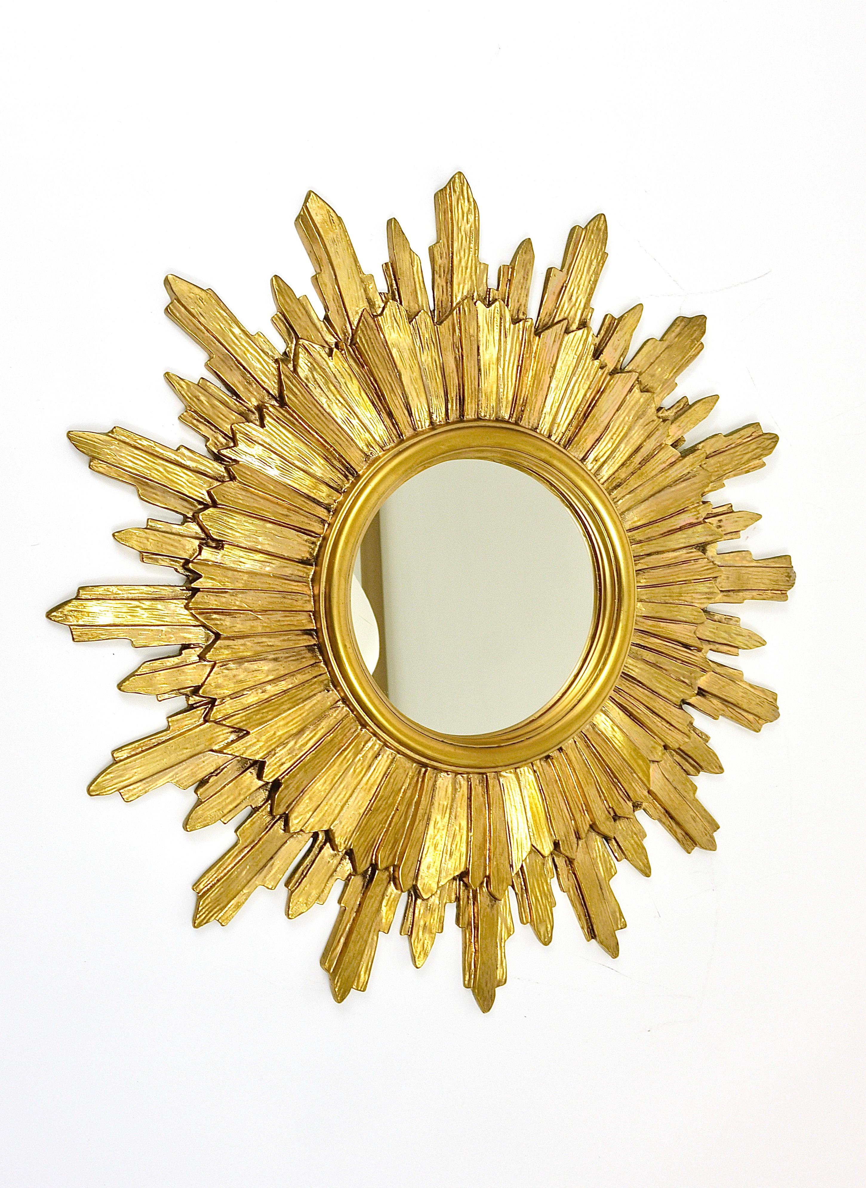 French Soleil Gilt Sunburst Starburst Wall Mirror, Hollywood Regency, 1960s For Sale 1