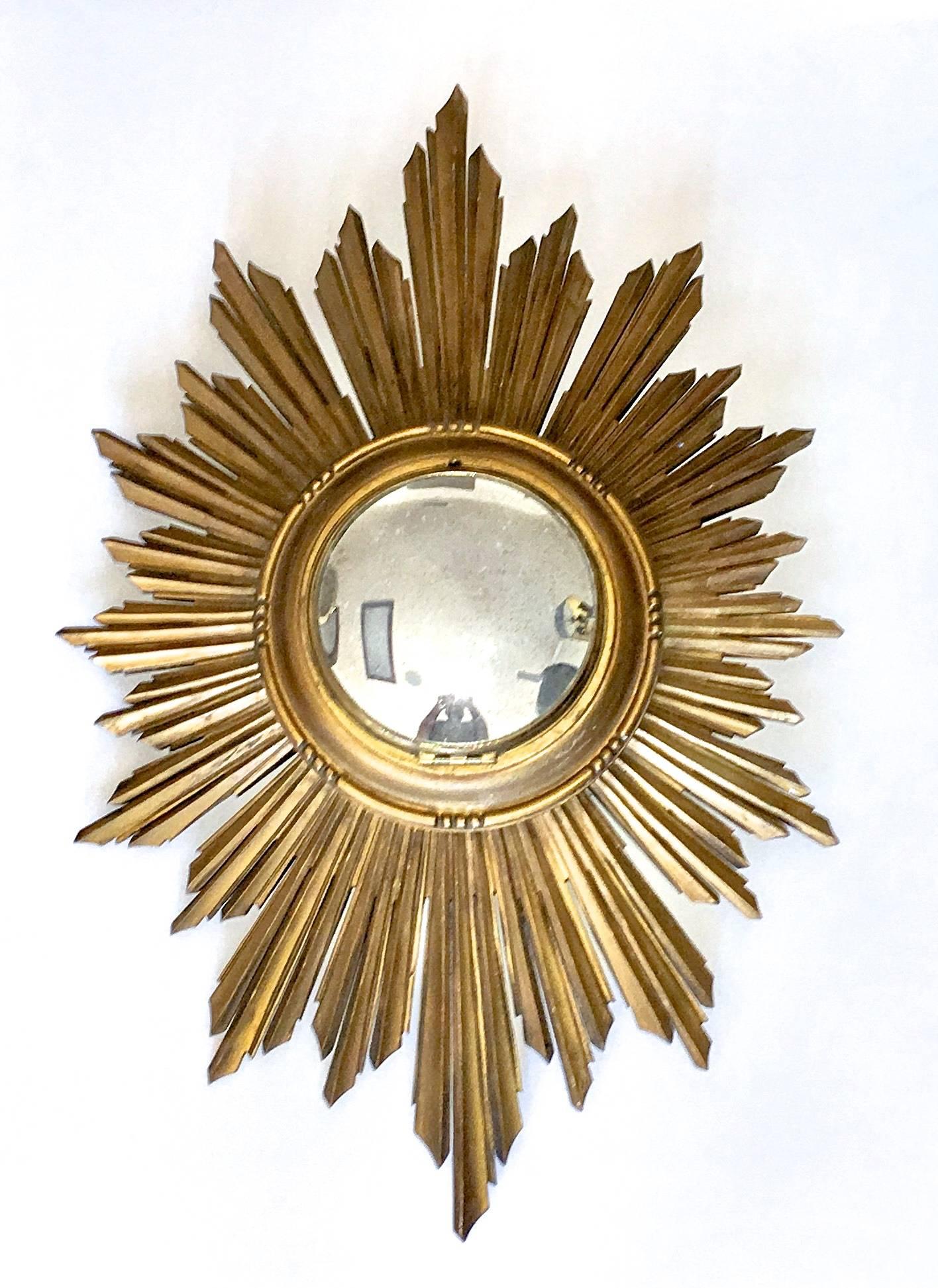 French 1940s soleil (sunburst or starburst) oval shaped gilt gold painted wood wall mirror. Nicely carved with antiqued convex 5.5