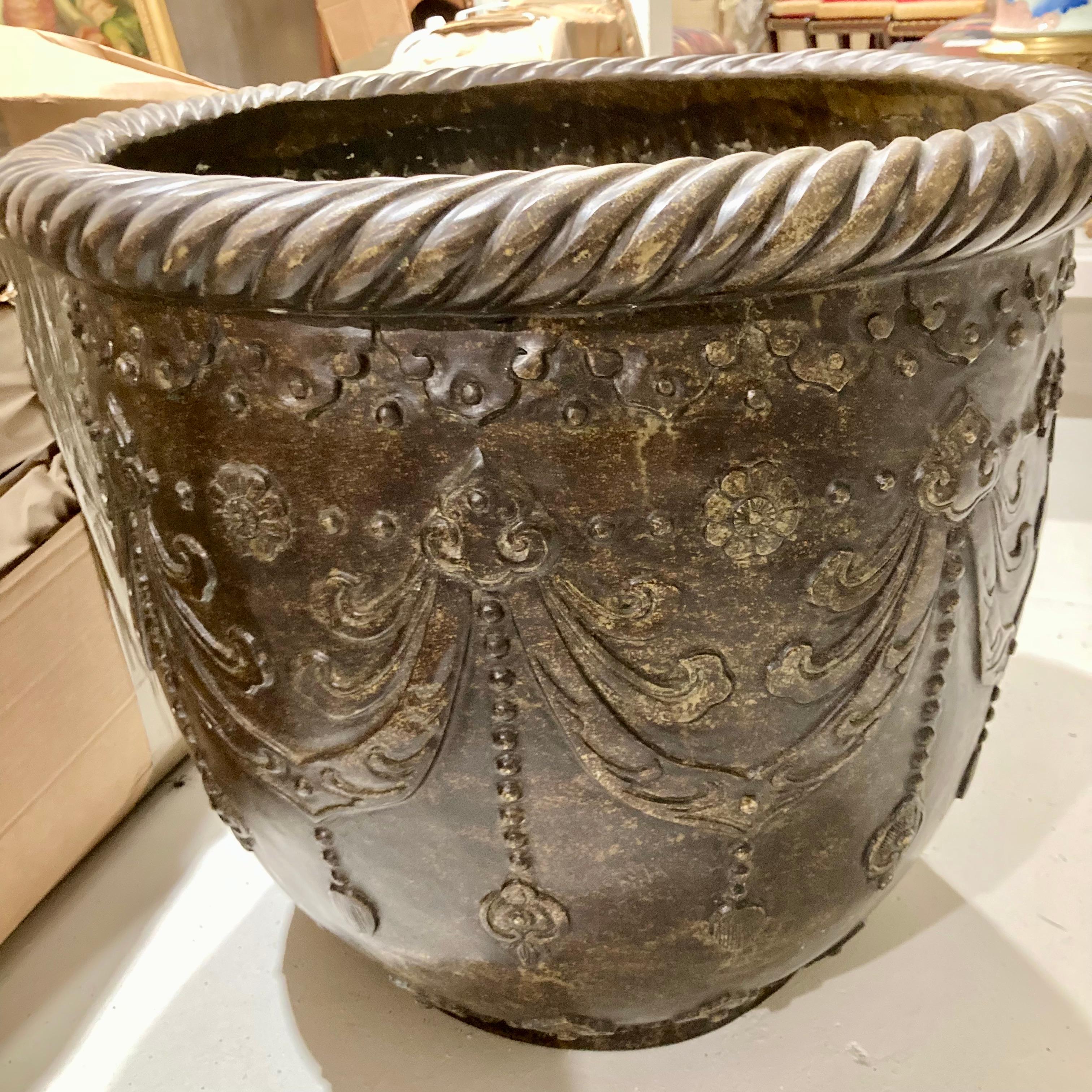 French Solid Bronze Planter In Good Condition For Sale In Los Angeles, CA