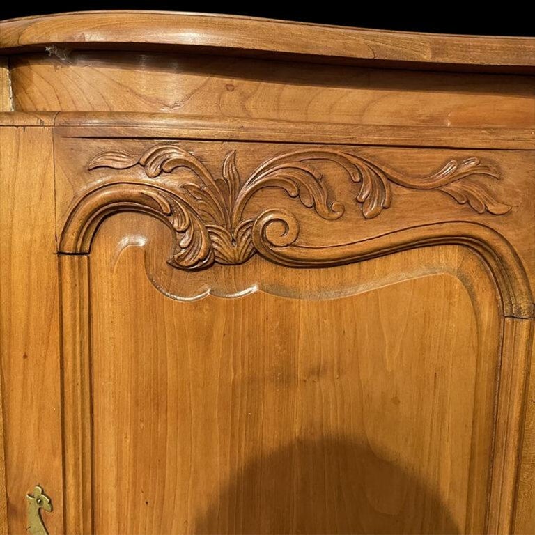 French Solid Cherry Louis XV Style Serpentine Front Buffet Sideboard For Sale 3