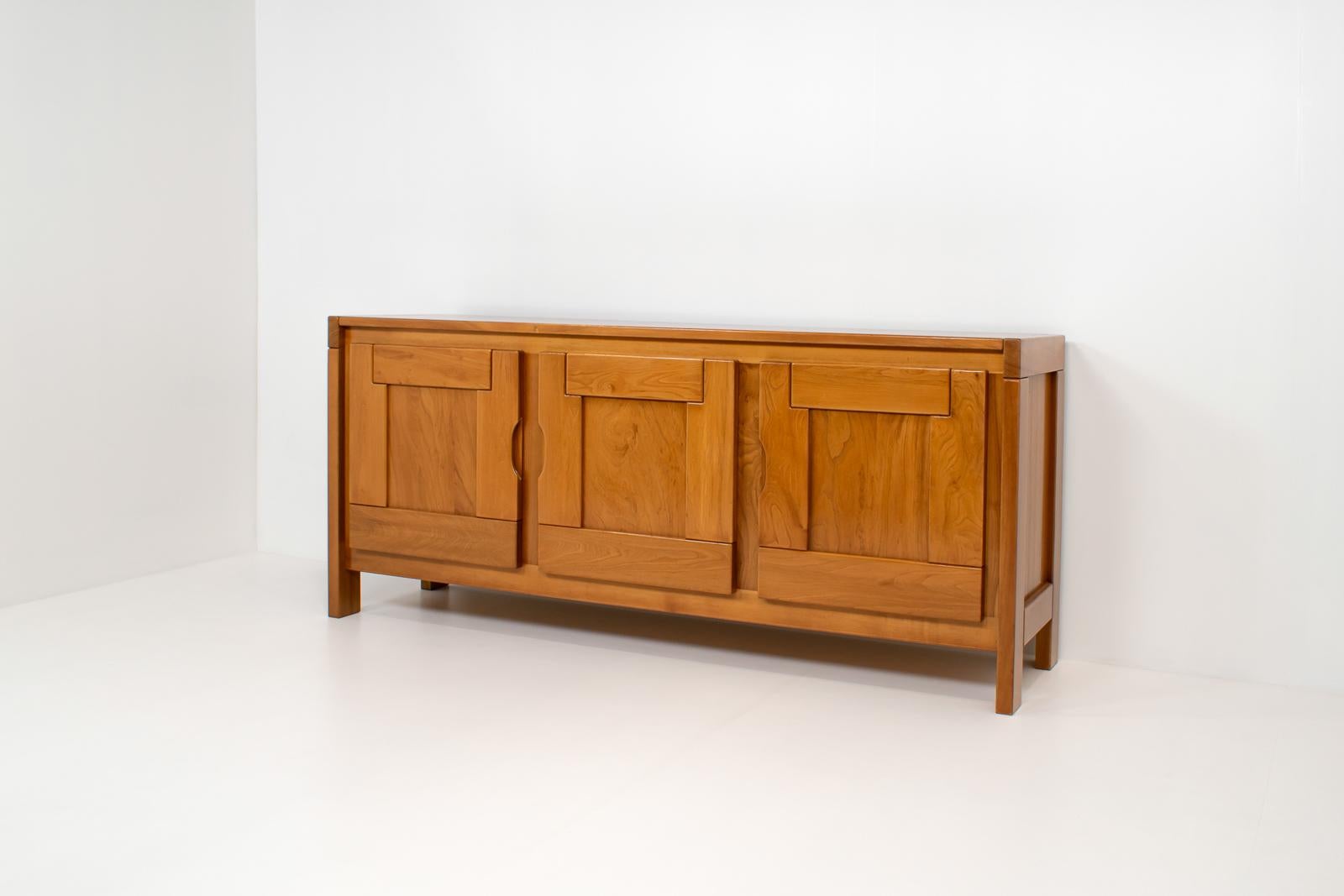 Maison Regain is known for its high-quality wooden furniture. This sideboard is made a quite naïve way, making it very classy, sophisticated, and timeless. It has a very nice and warm color of the wood. The style of the sideboard suits various kinds