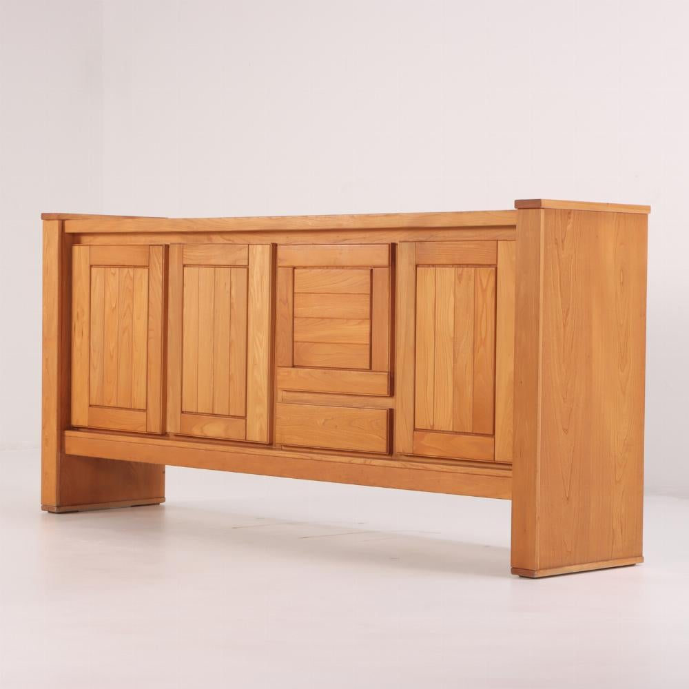 French solid elm sideboard with bar section by Maison Regain, C 1970. In Excellent Condition For Sale In Philadelphia, PA