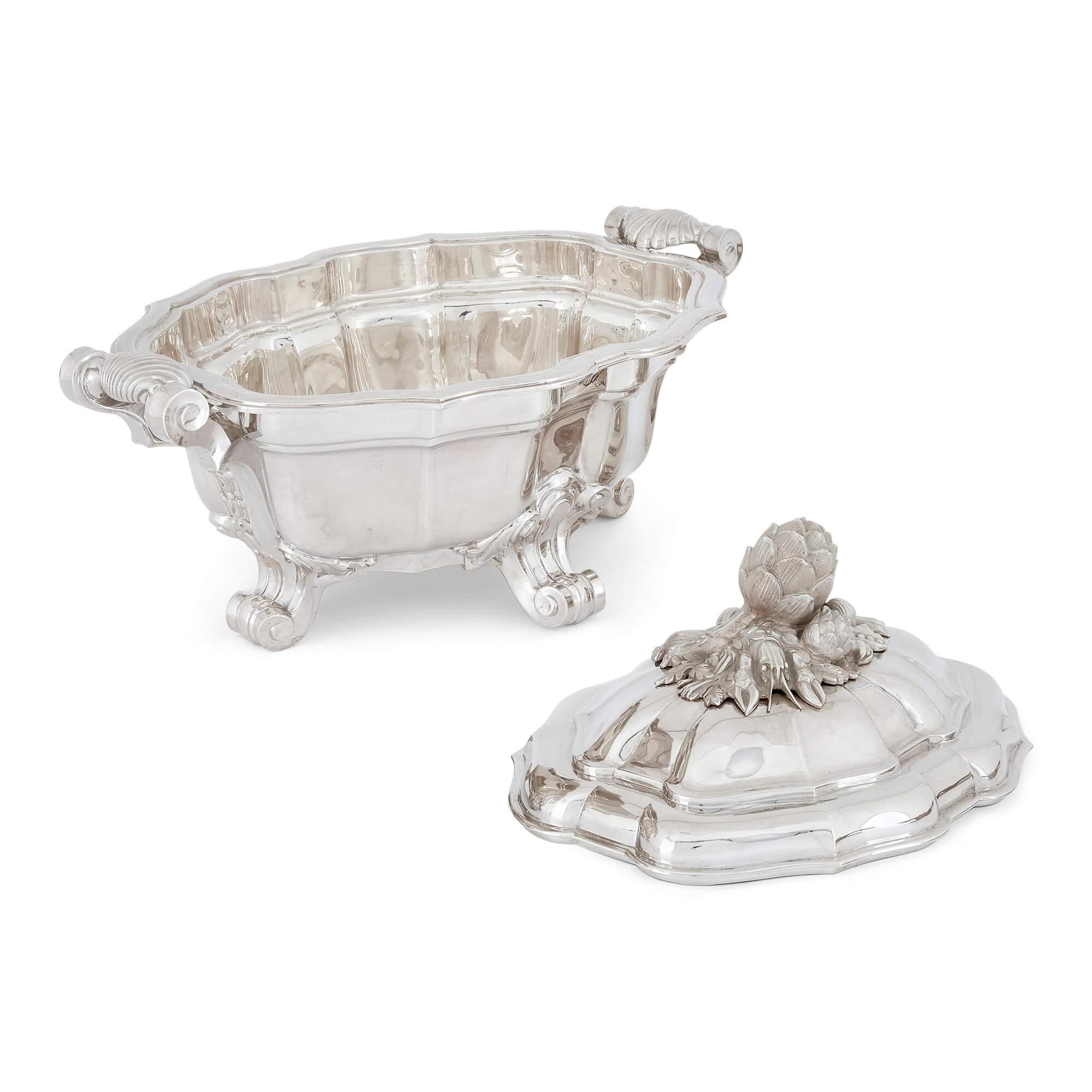 French Solid Silver Sauce Tureen and Tray by Tétard In Good Condition For Sale In London, GB