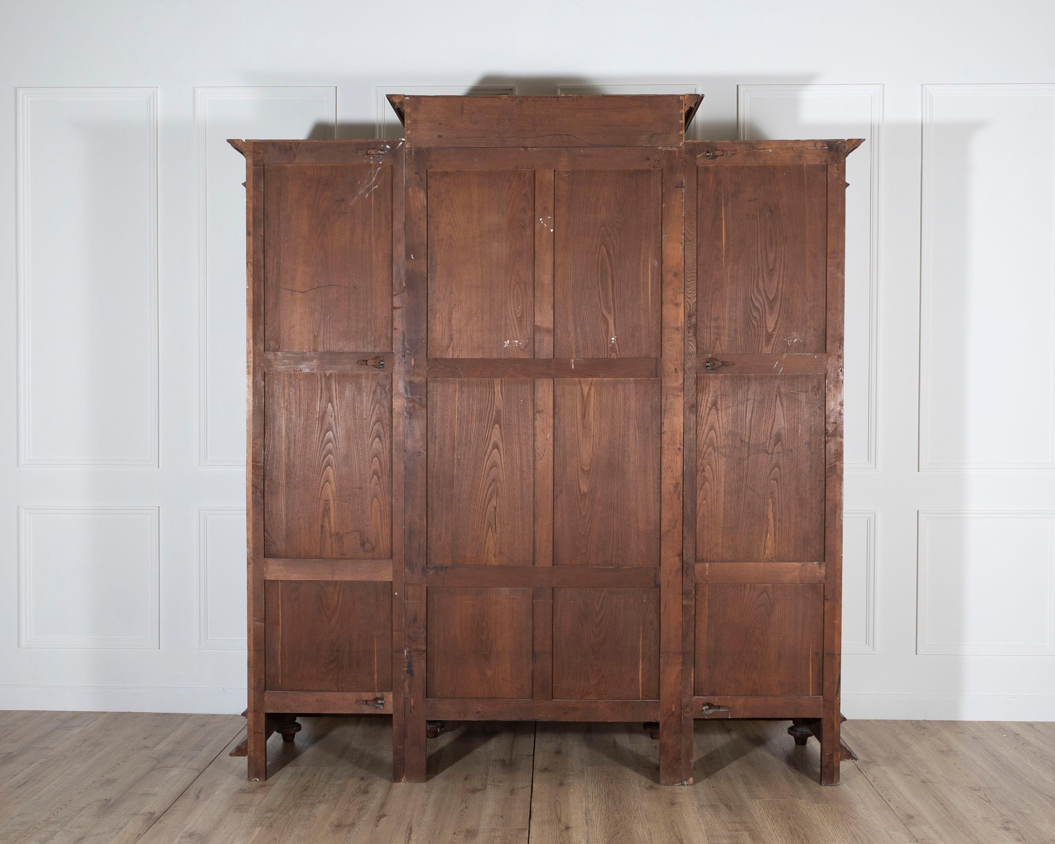 French Solid Walnut Bookcase with Carved Columns, Late 19th Century For Sale 11