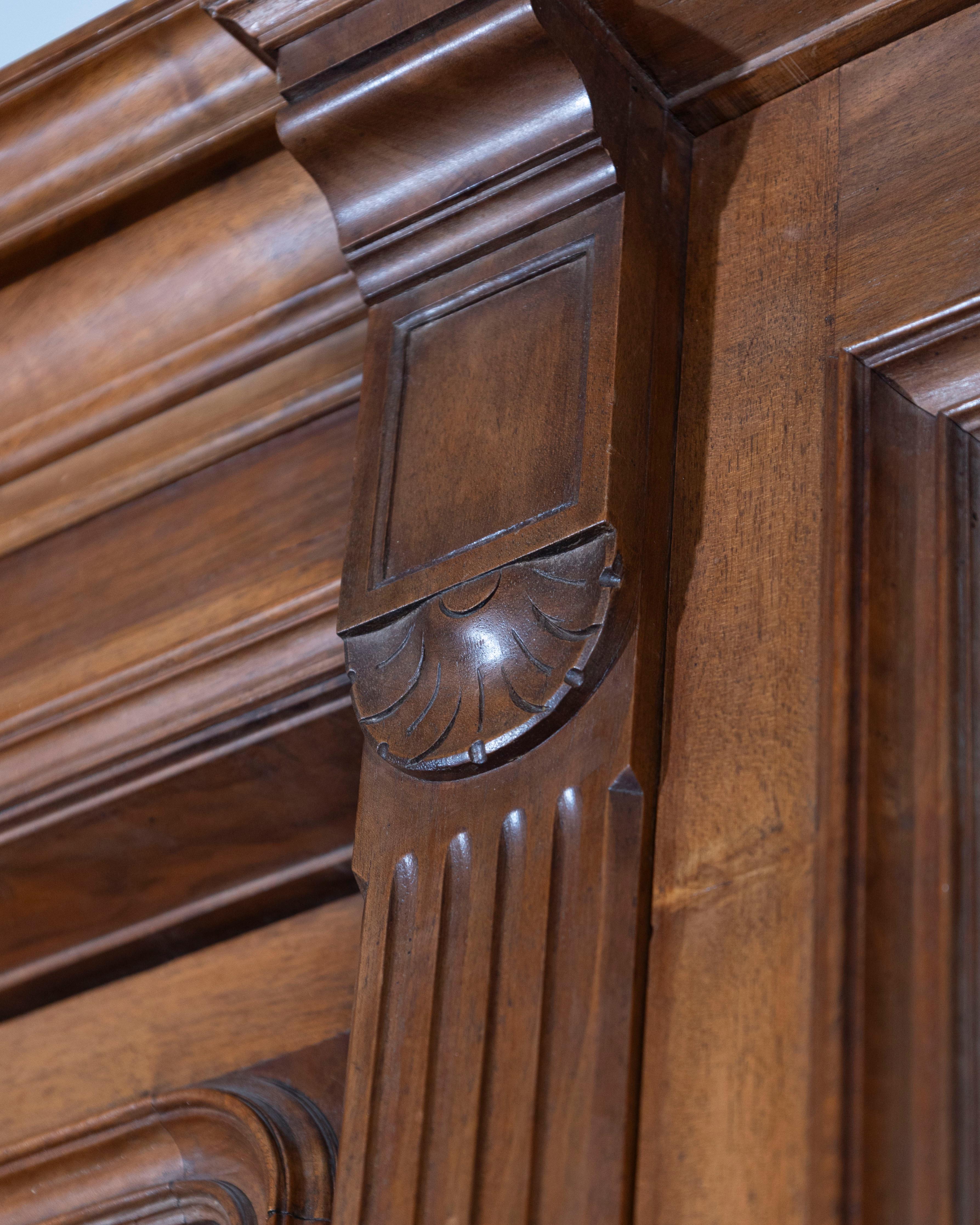 French Solid Walnut Bookcase with Carved Columns, Late 19th Century For Sale 3