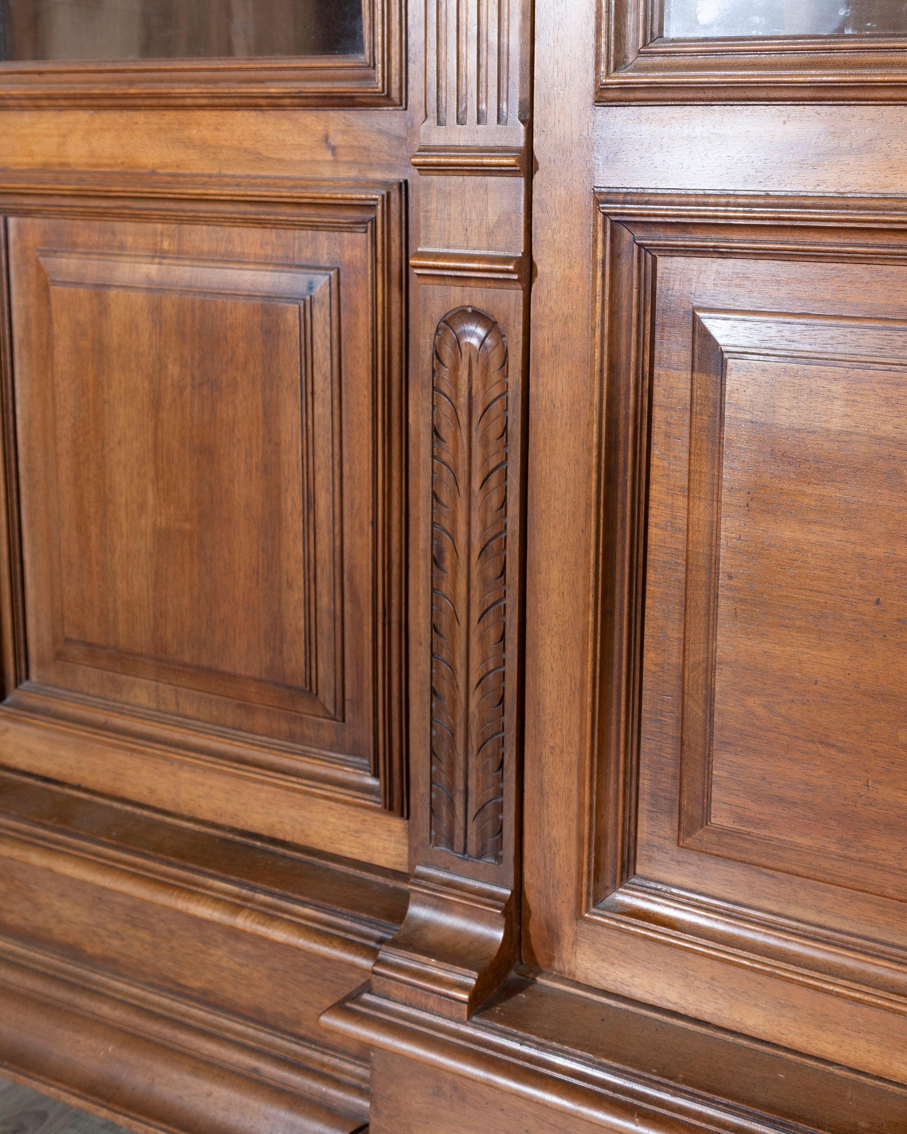French Solid Walnut Bookcase with Carved Columns, Late 19th Century For Sale 4