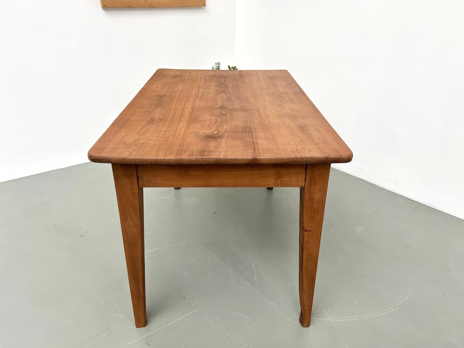 French solid walnut desk, 1950 For Sale 5