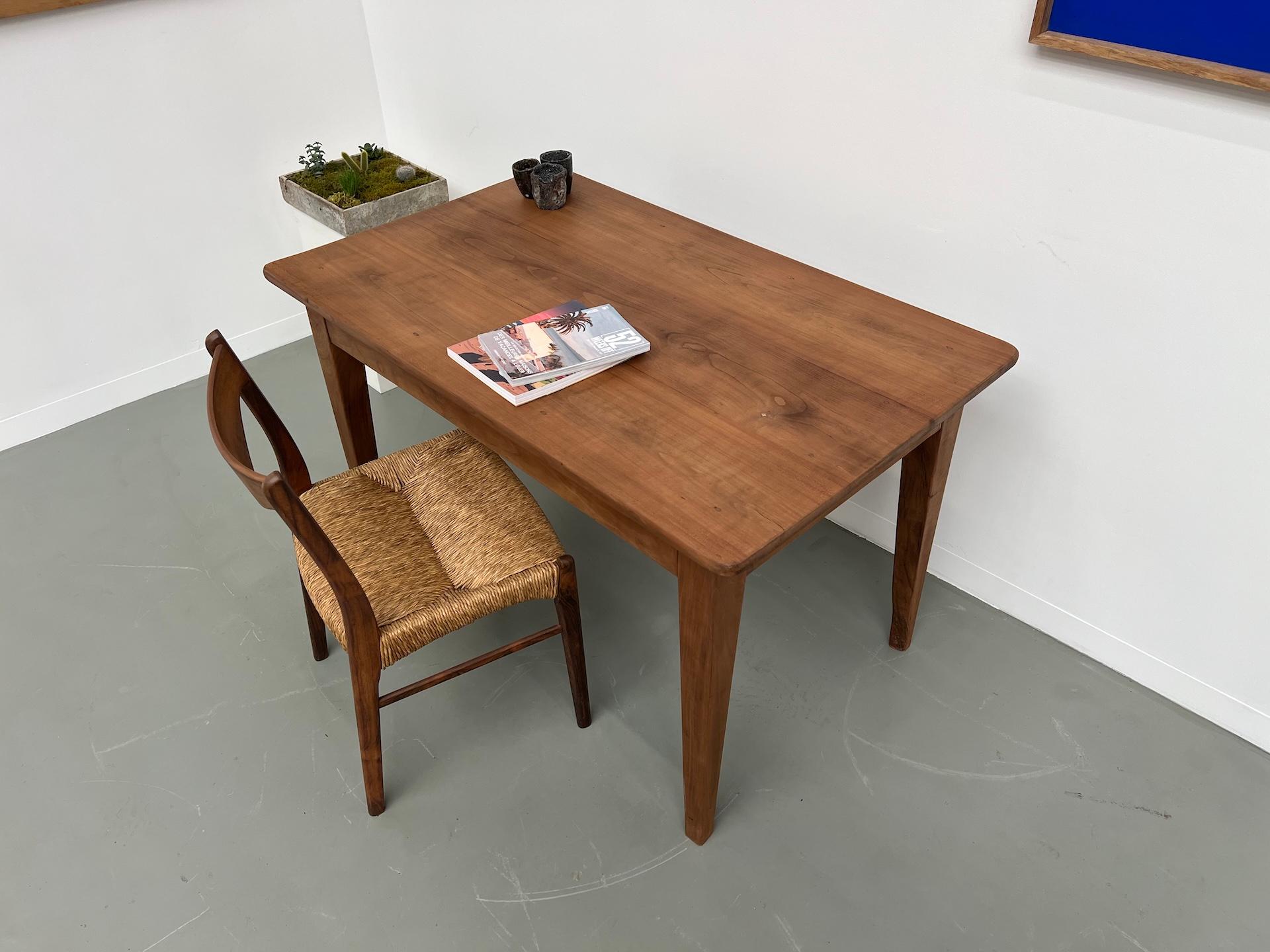 French solid walnut desk, 1950 For Sale 7