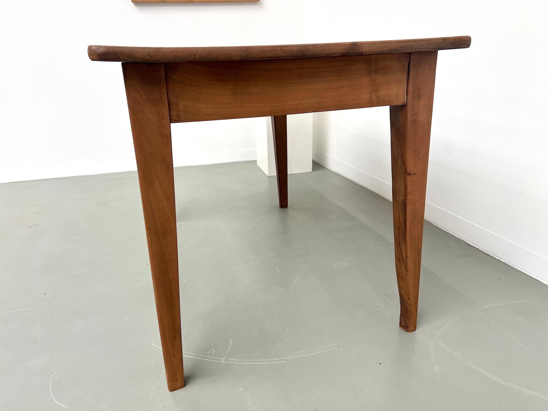 French solid walnut desk, 1950 For Sale 1