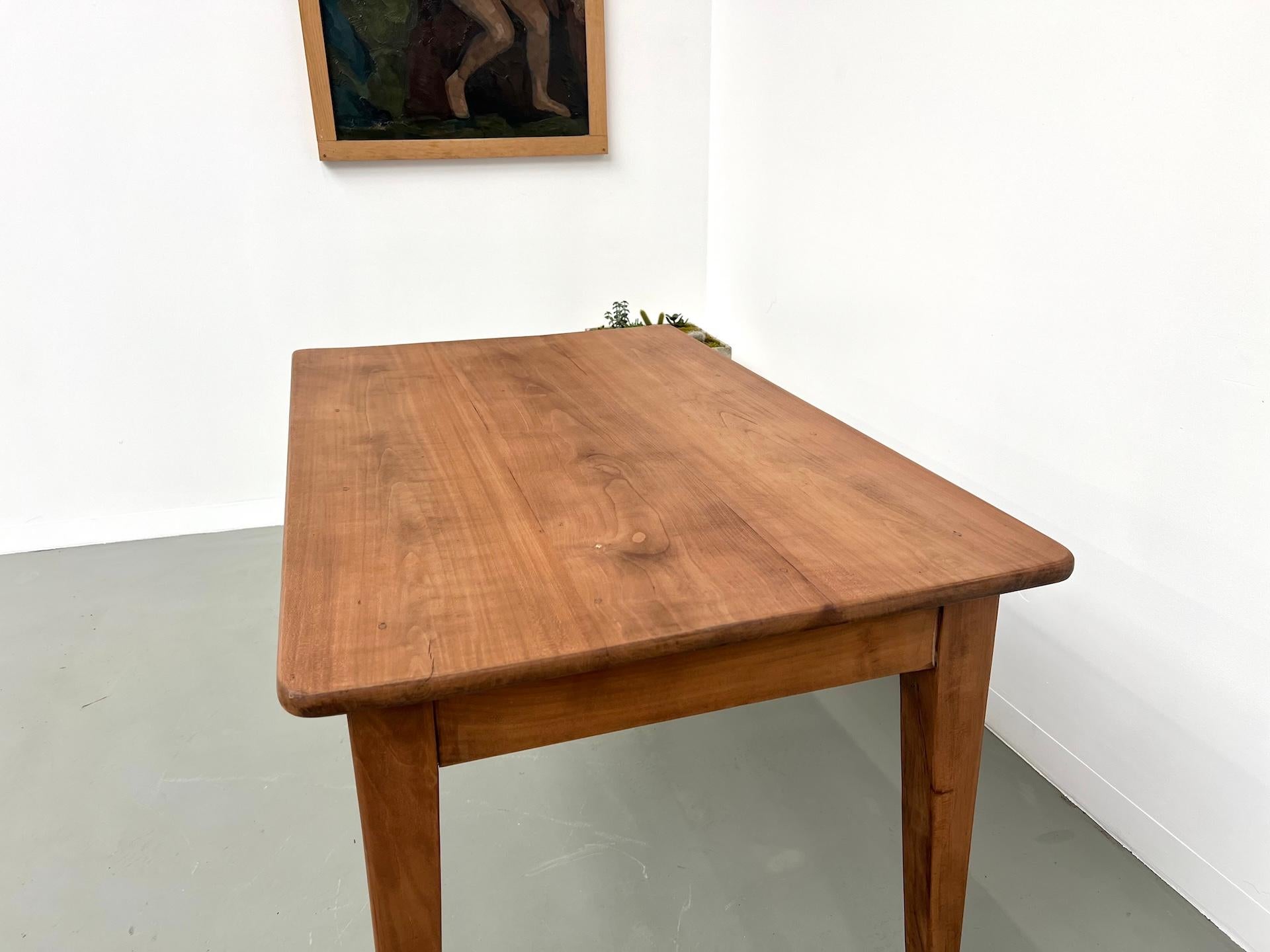 French solid walnut desk, 1950 For Sale 2