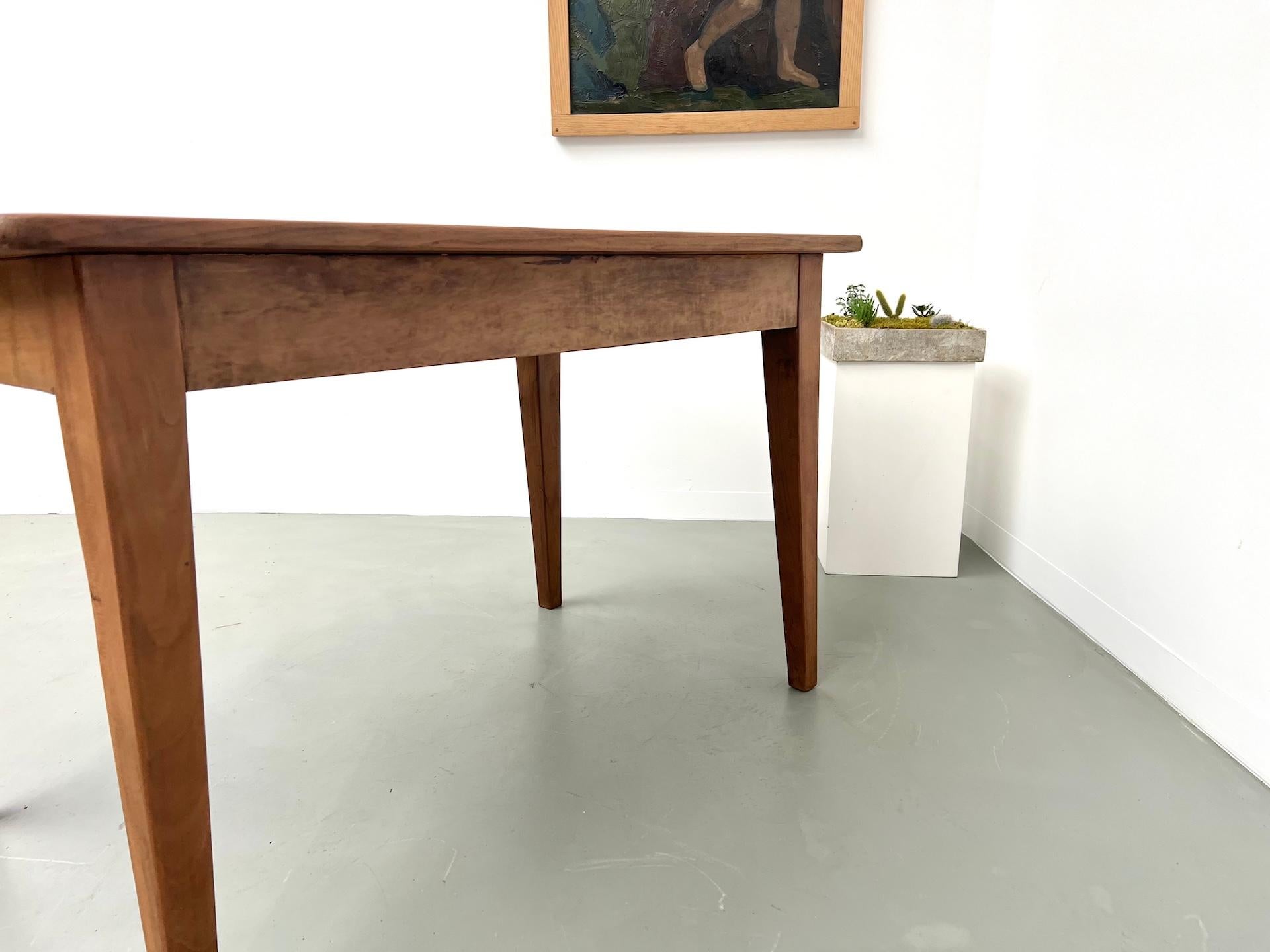 French solid walnut desk, 1950 For Sale 3