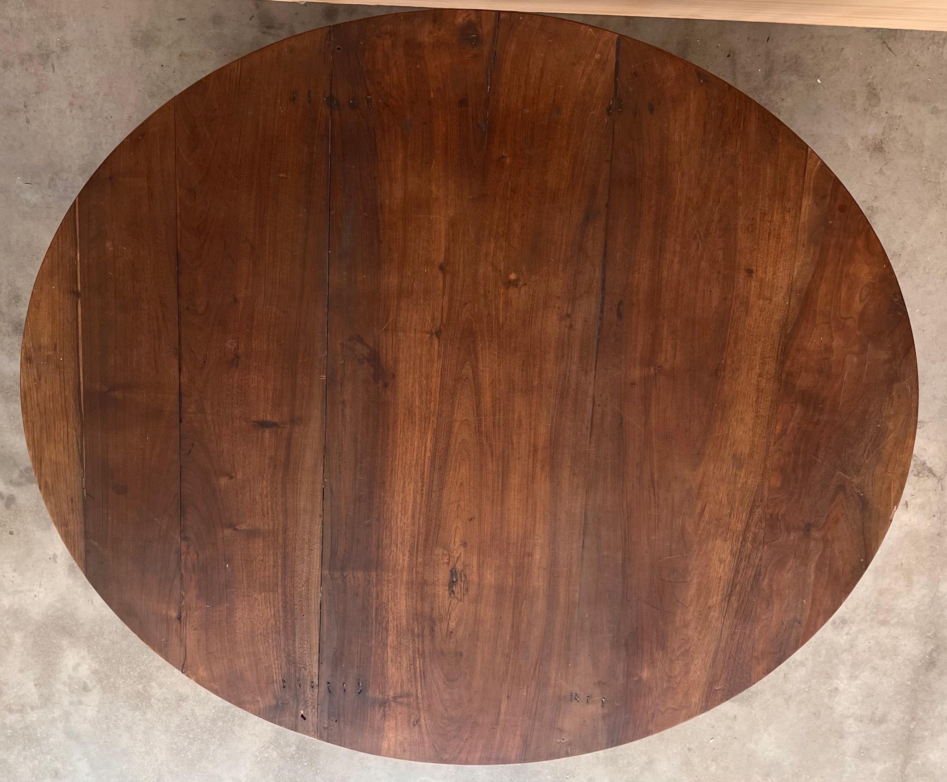 French Solid Walnut Oval Center Table with Four Turned Legs For Sale 2