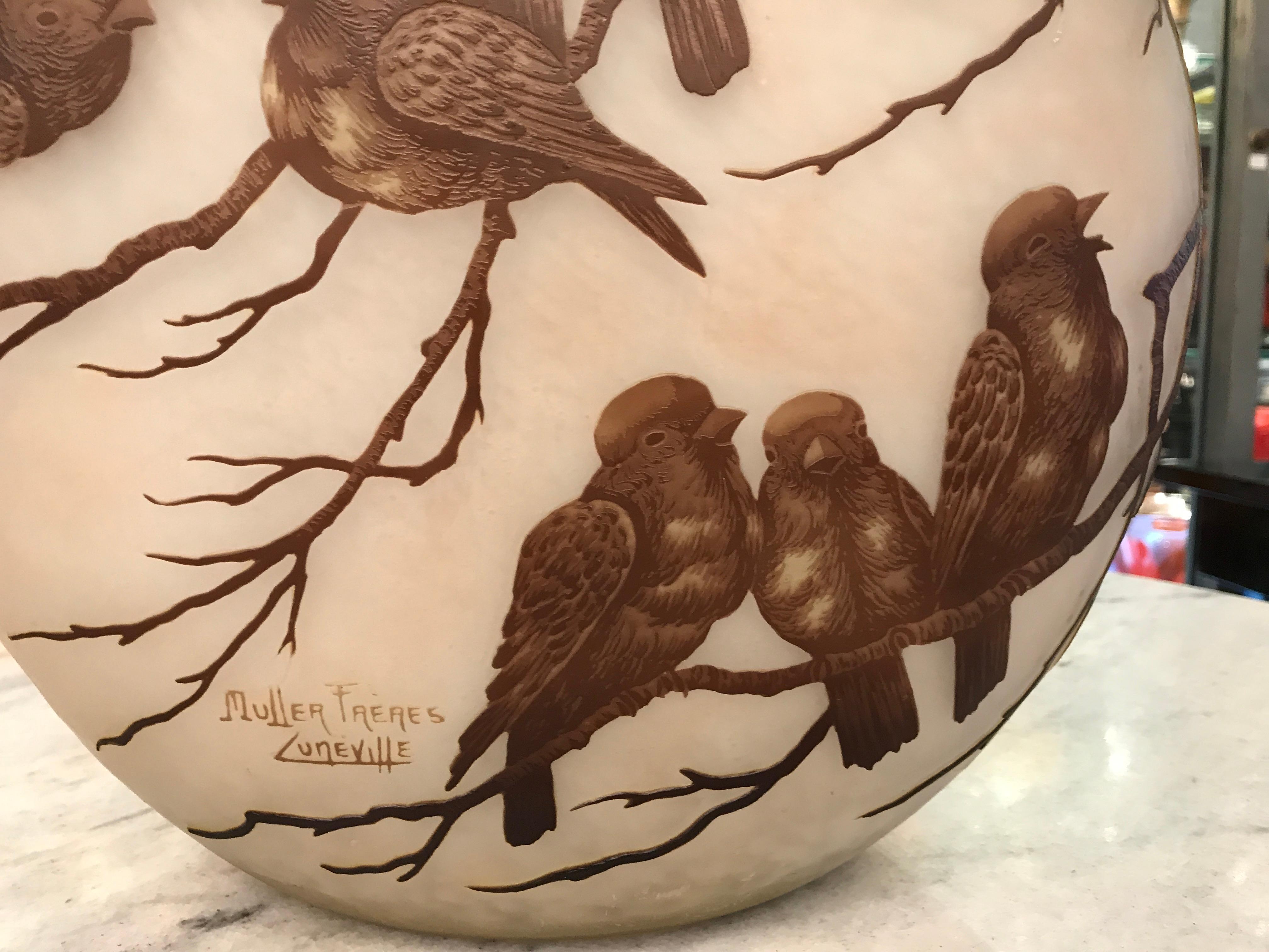 French sparrows Vase, Sign: Muller Freres Luneville, Jugendstil, Art Nouveau In Good Condition For Sale In Ciudad Autónoma Buenos Aires, C