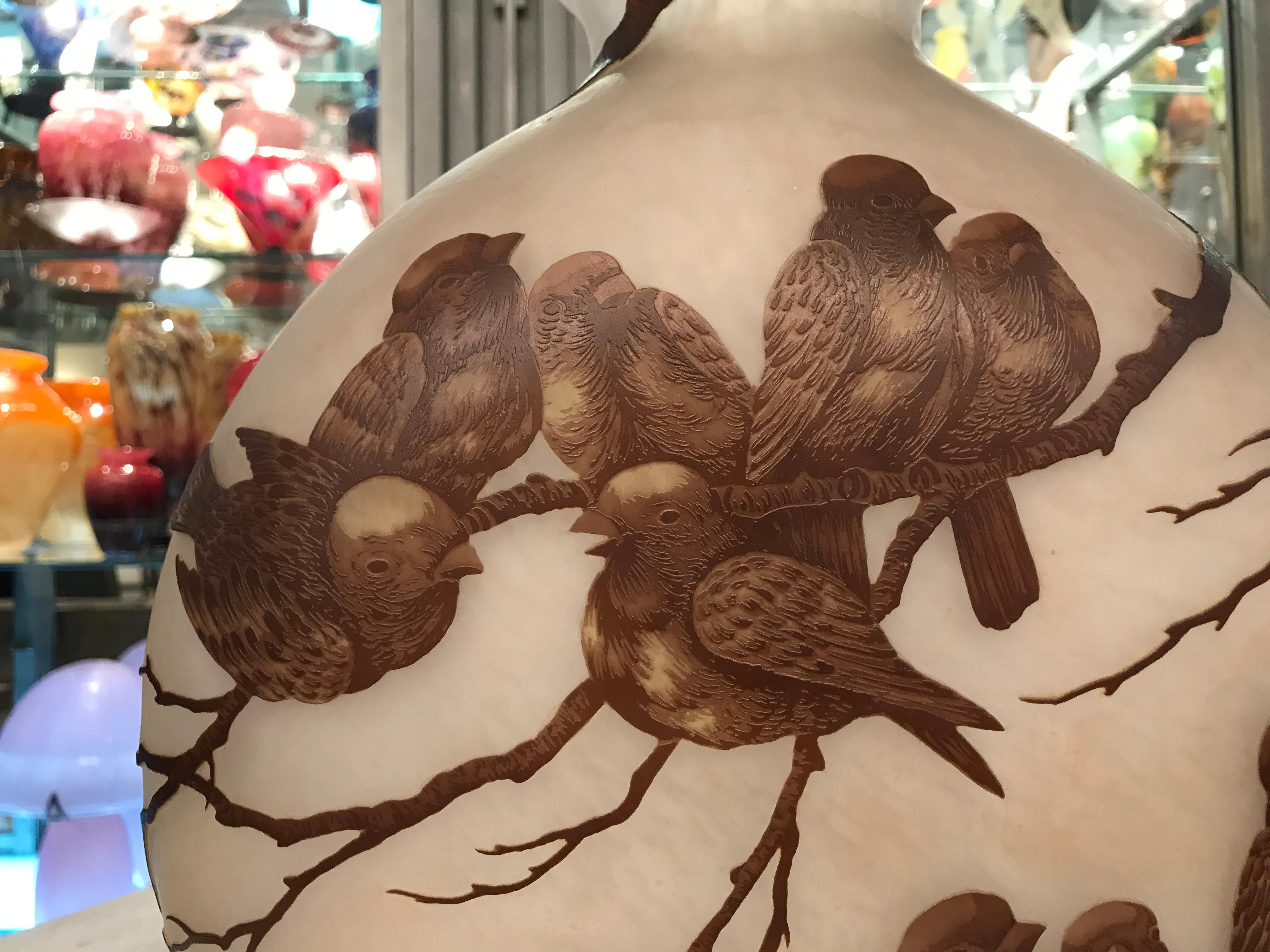 Late 19th Century French sparrows Vase, Sign: Muller Freres Luneville, Jugendstil, Art Nouveau For Sale