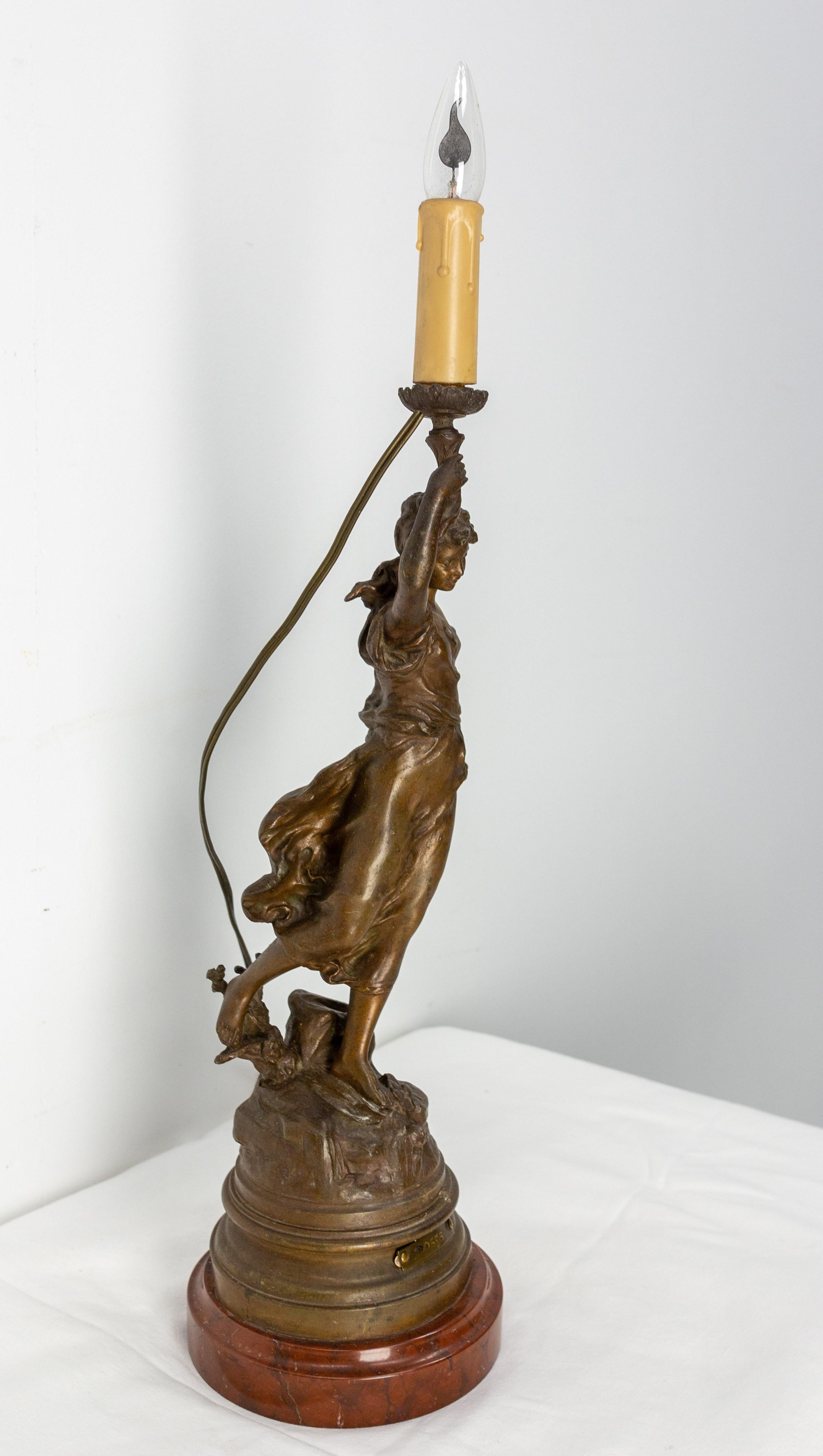 French Spelter Woman with Roses Table Lamp From L-A Moreau on Marble Base c 1900 In Good Condition For Sale In Labrit, Landes