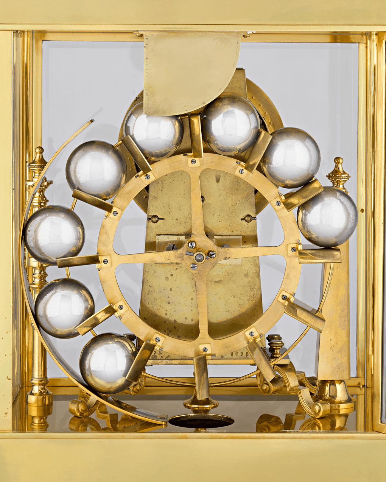 French Spherical Weight Mantel Clock In Excellent Condition In New Orleans, LA