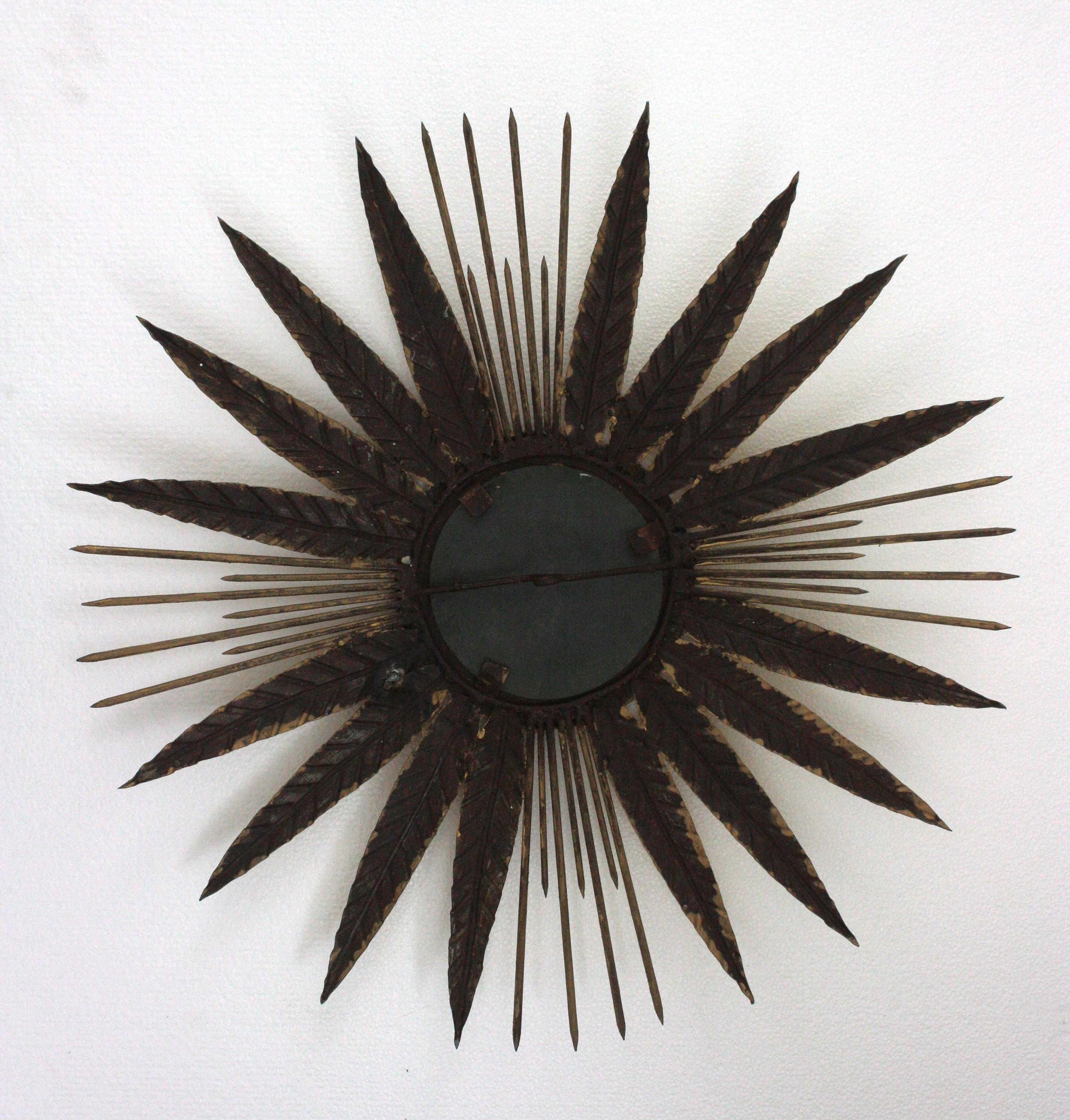 French Sunburst Mirror in Gilt Iron with Spikey Leafed Frame, 1940s For Sale 6