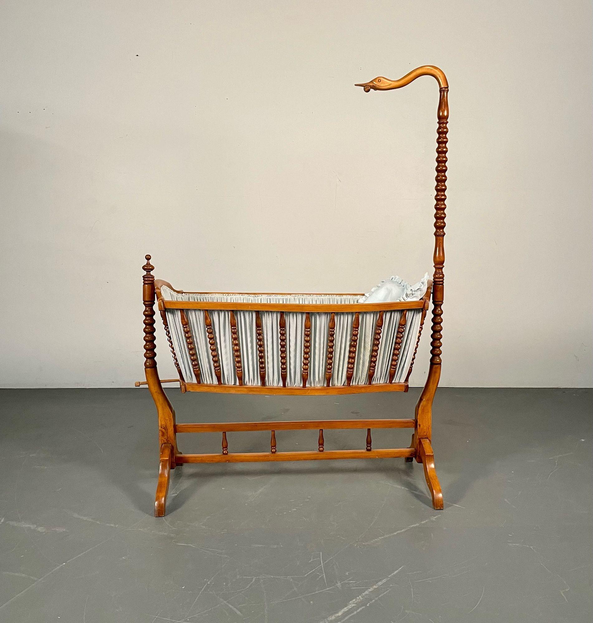 French Spindled 19th Century Walnut Decorative Cradle, Swan Motif In Good Condition For Sale In Stamford, CT