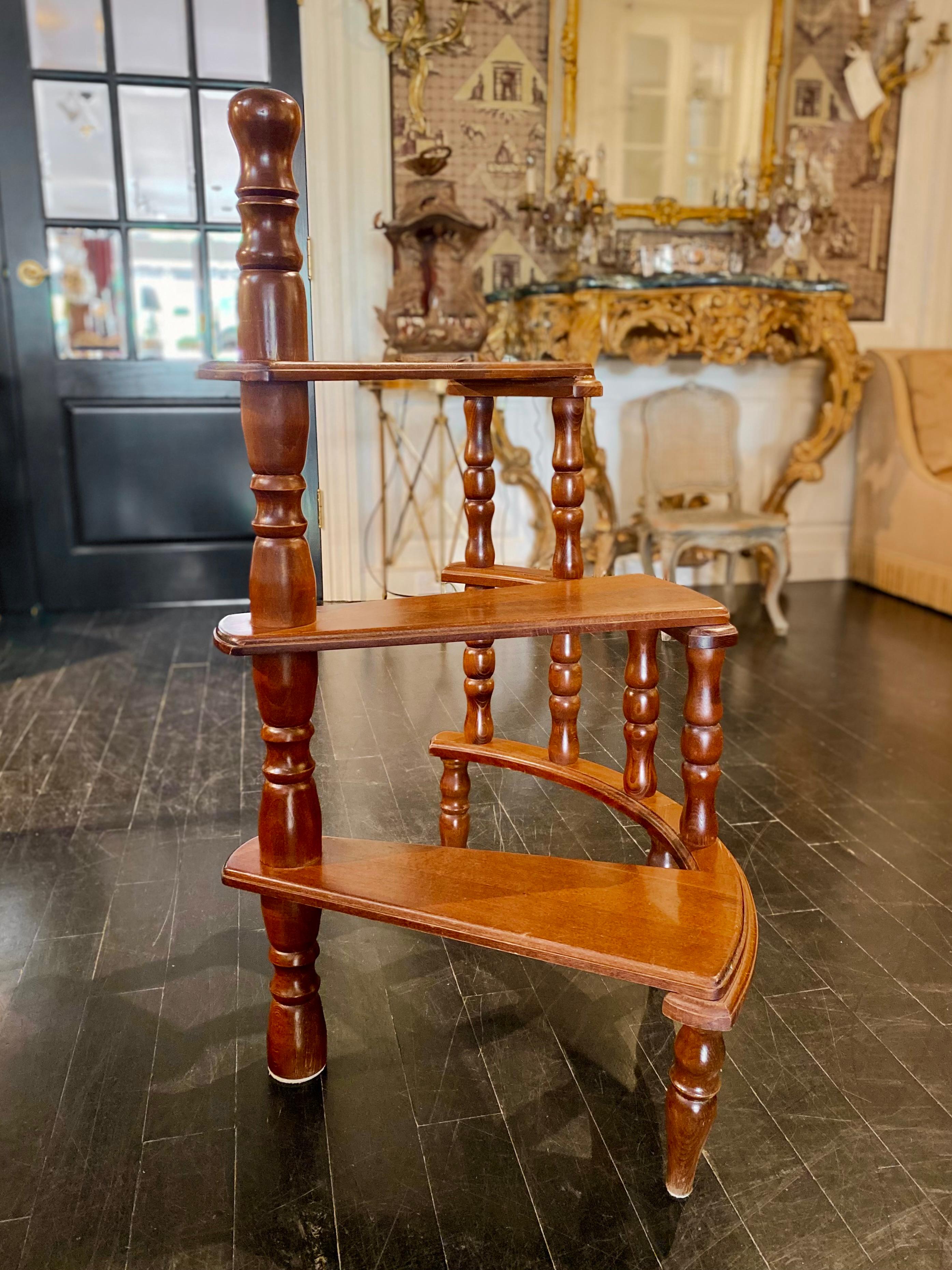 Louis-Philippe Escalier de bibliothèque français en colimaçon / escabeau, 3 niveaux en vente