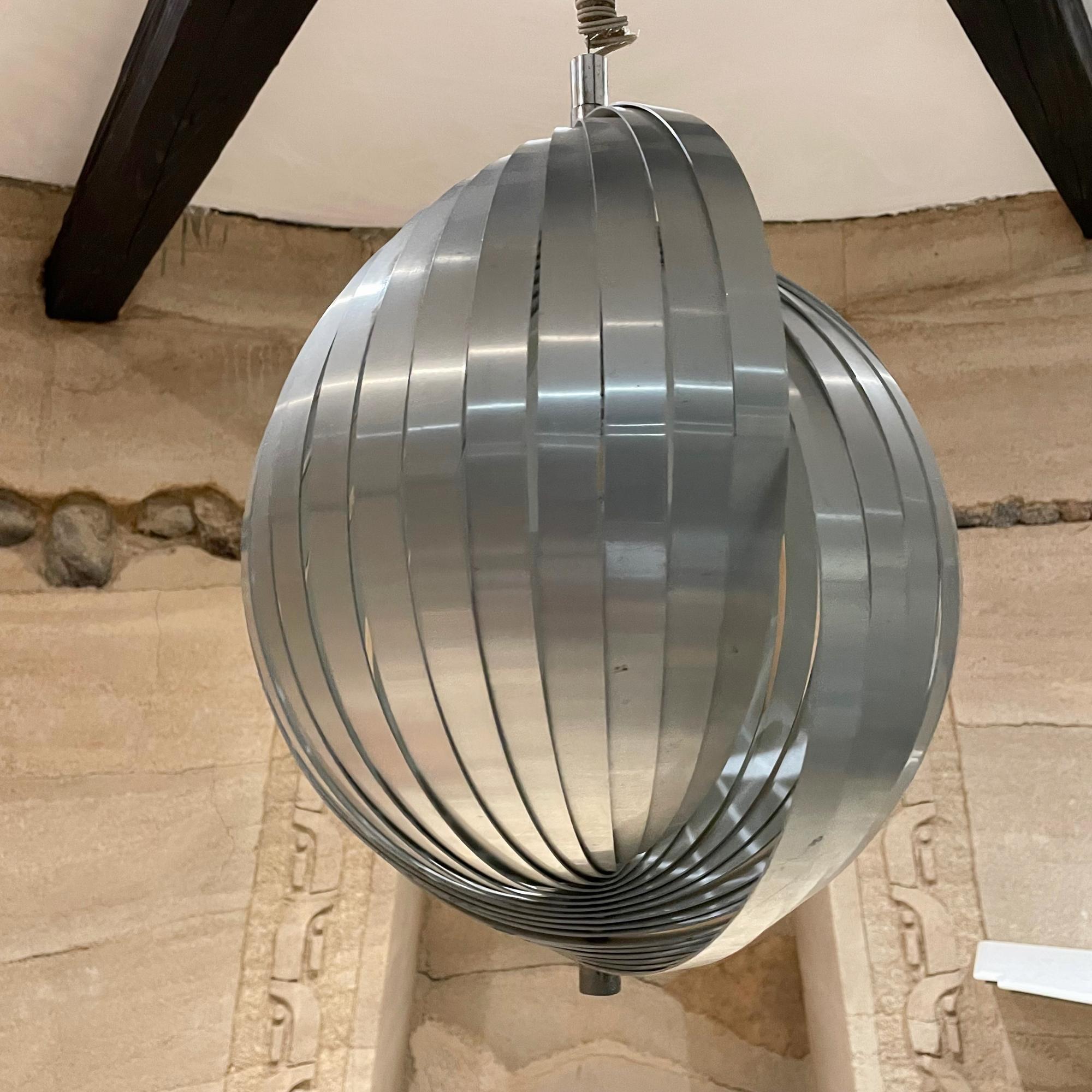 1970s French Space Age Silver Moon Pendant Lamp by Henri Mathieu France For Sale 4