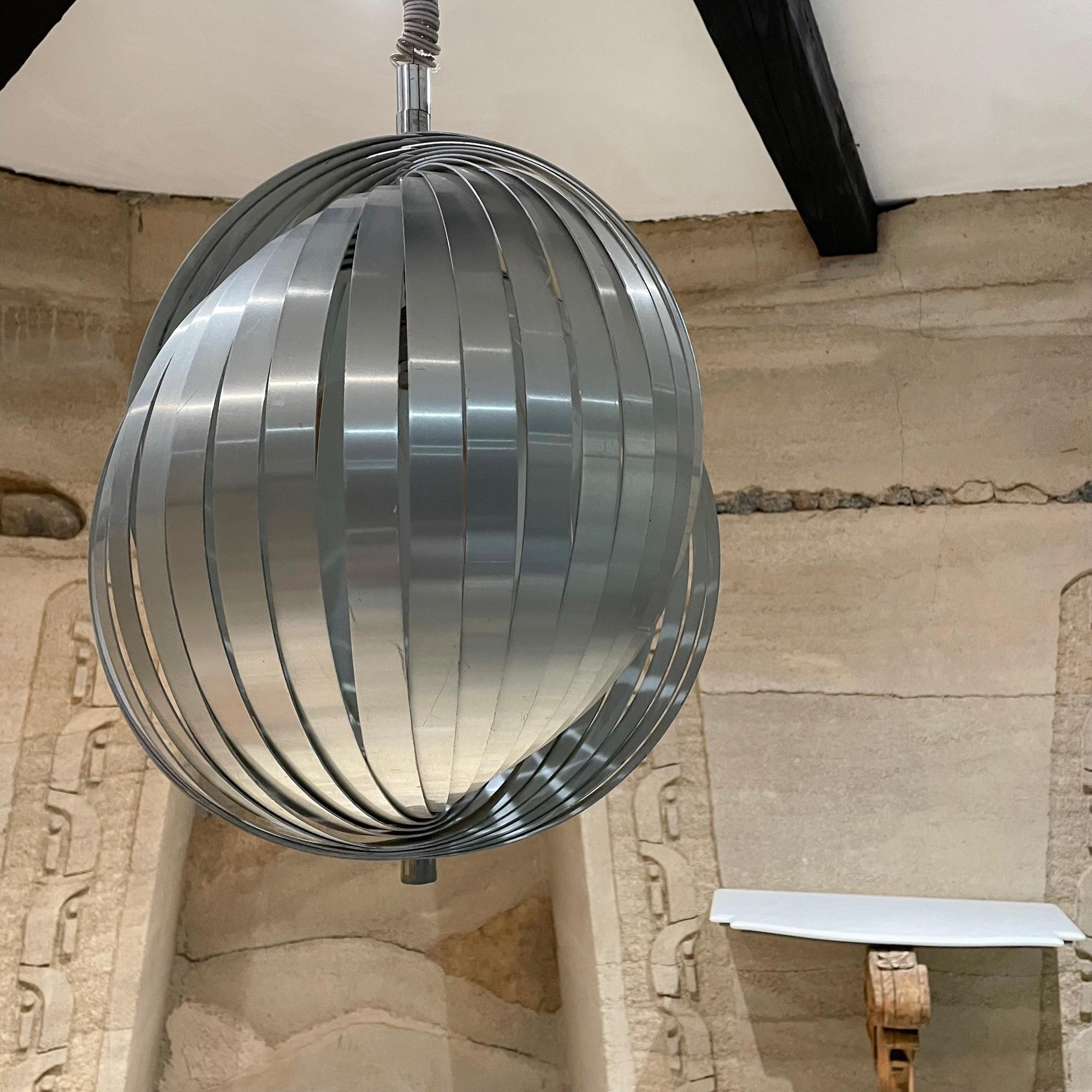 From France sculptural vintage by Henri Mathieu Aluminum
spiral shaped moon hanging Lamp Pendant Light Silver
Space Age 1970s
20 h x 14 diameter inches
Original unrestored vintage condition. Preowned presentation.
Please refer to our