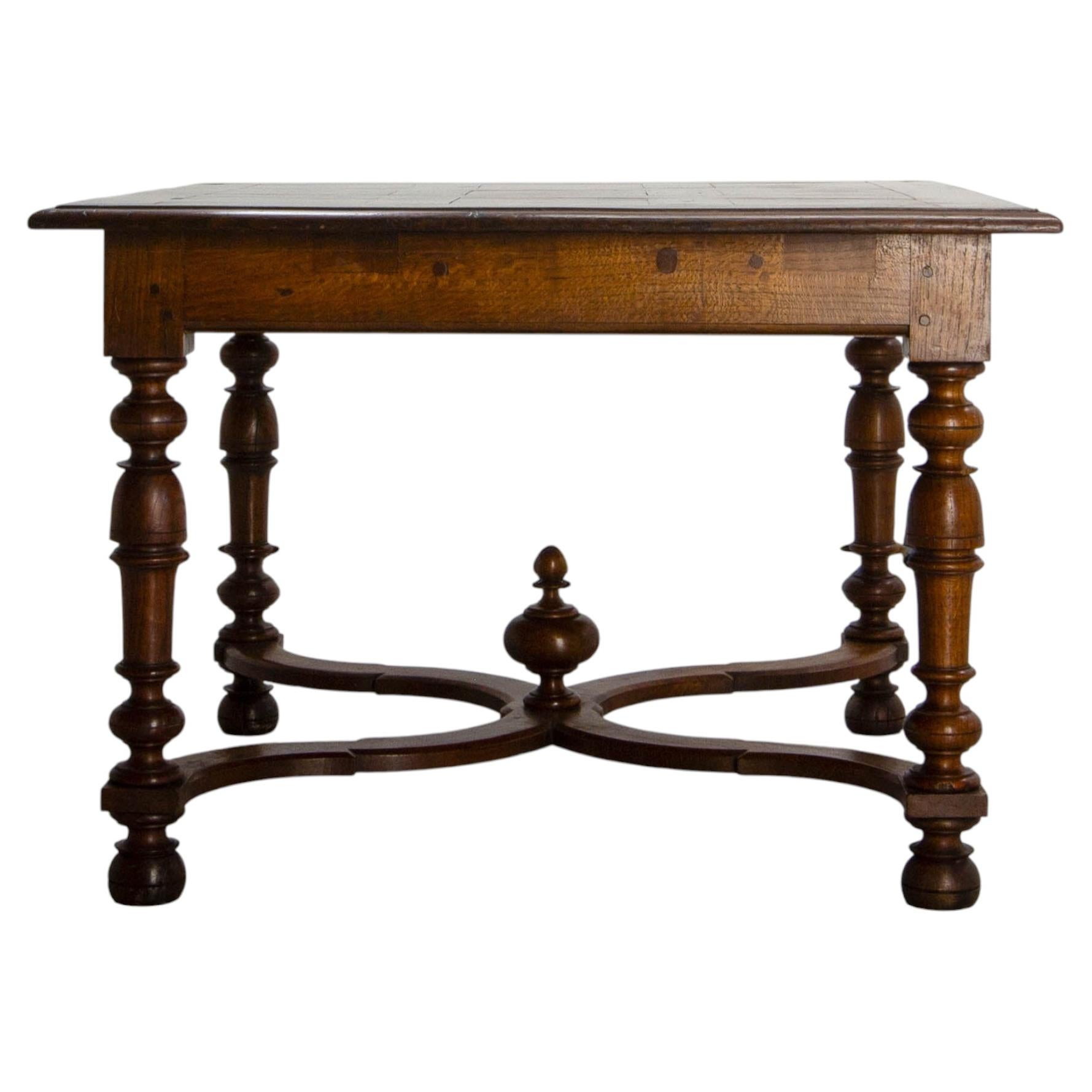 Französischer quadratischer Eichentisch im Louis-XIII-Stil mit X-förmiger Querstrebe, Ende des 19. Jahrhunderts im Angebot