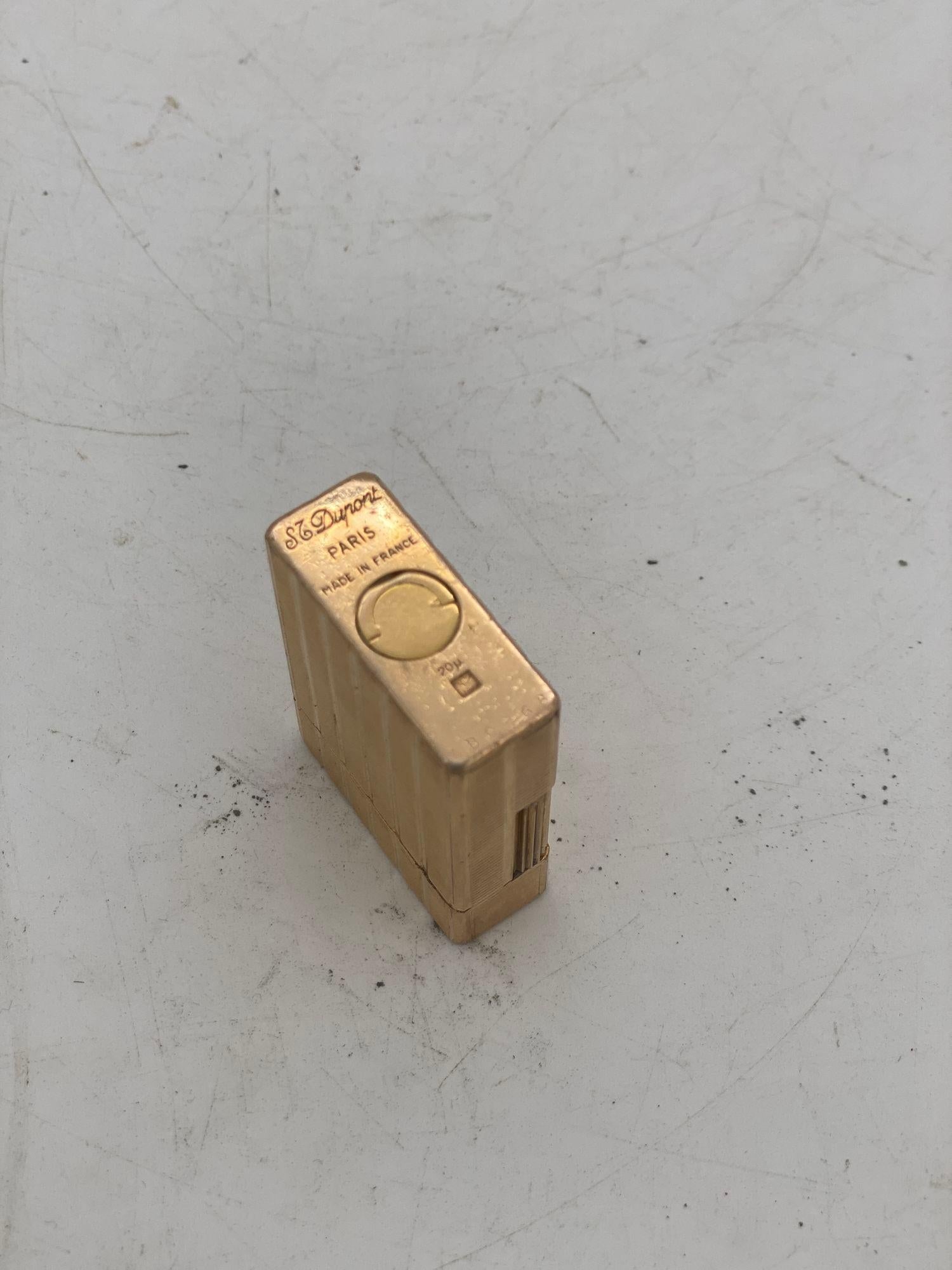 French S.T. Dupont Roller Gas Gold Plated Pocket Lighter In Excellent Condition In Van Nuys, CA