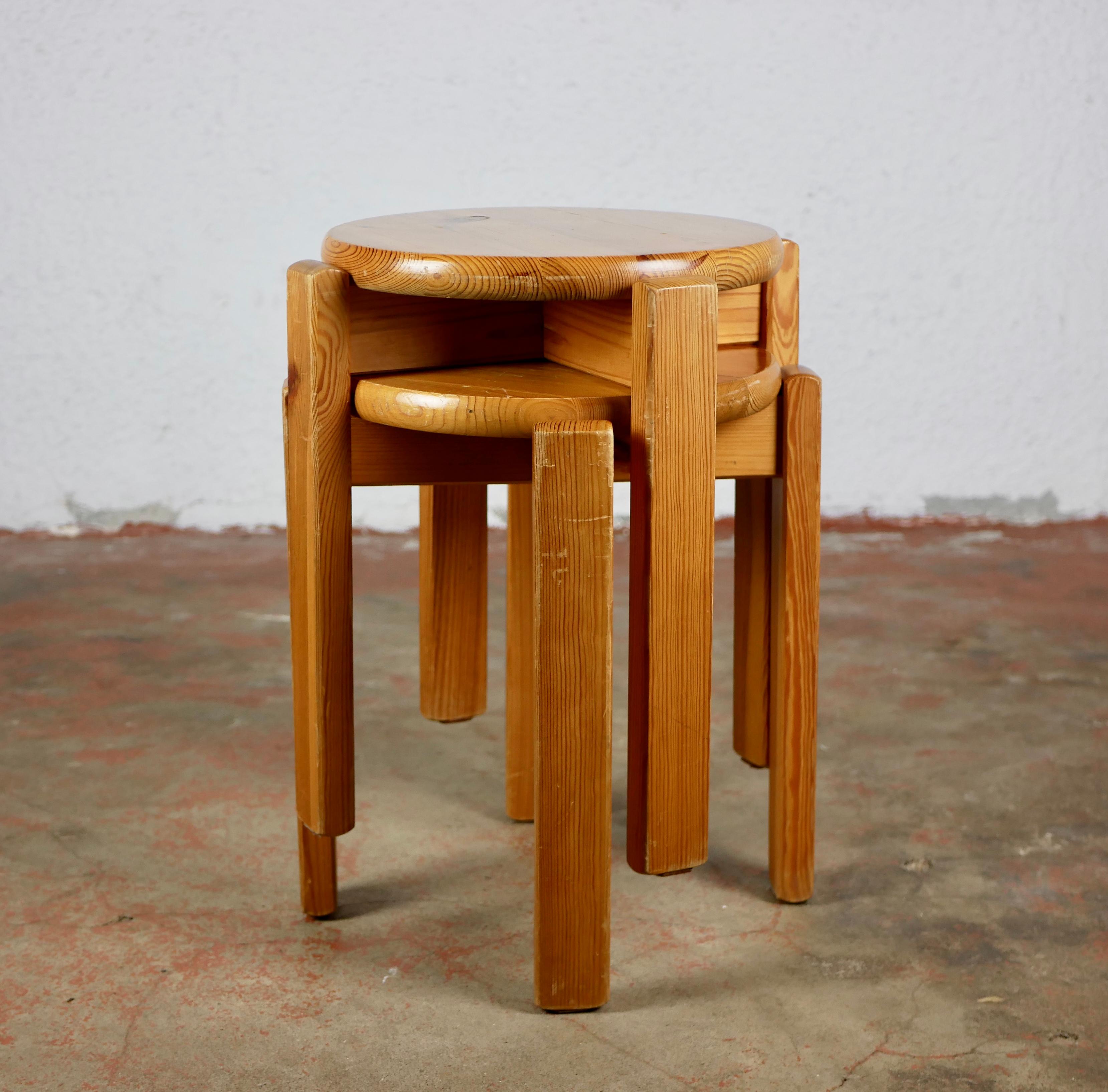 Adorable French stackable pine stools, really sturdy, found in a chalet in Les Alpes, Megève.
From the 1980s.
One foot is slightly crooked, but it does not affect the sturdiness.
Dimensions : seat diameter 35cm / total width : 41,5cm / height :