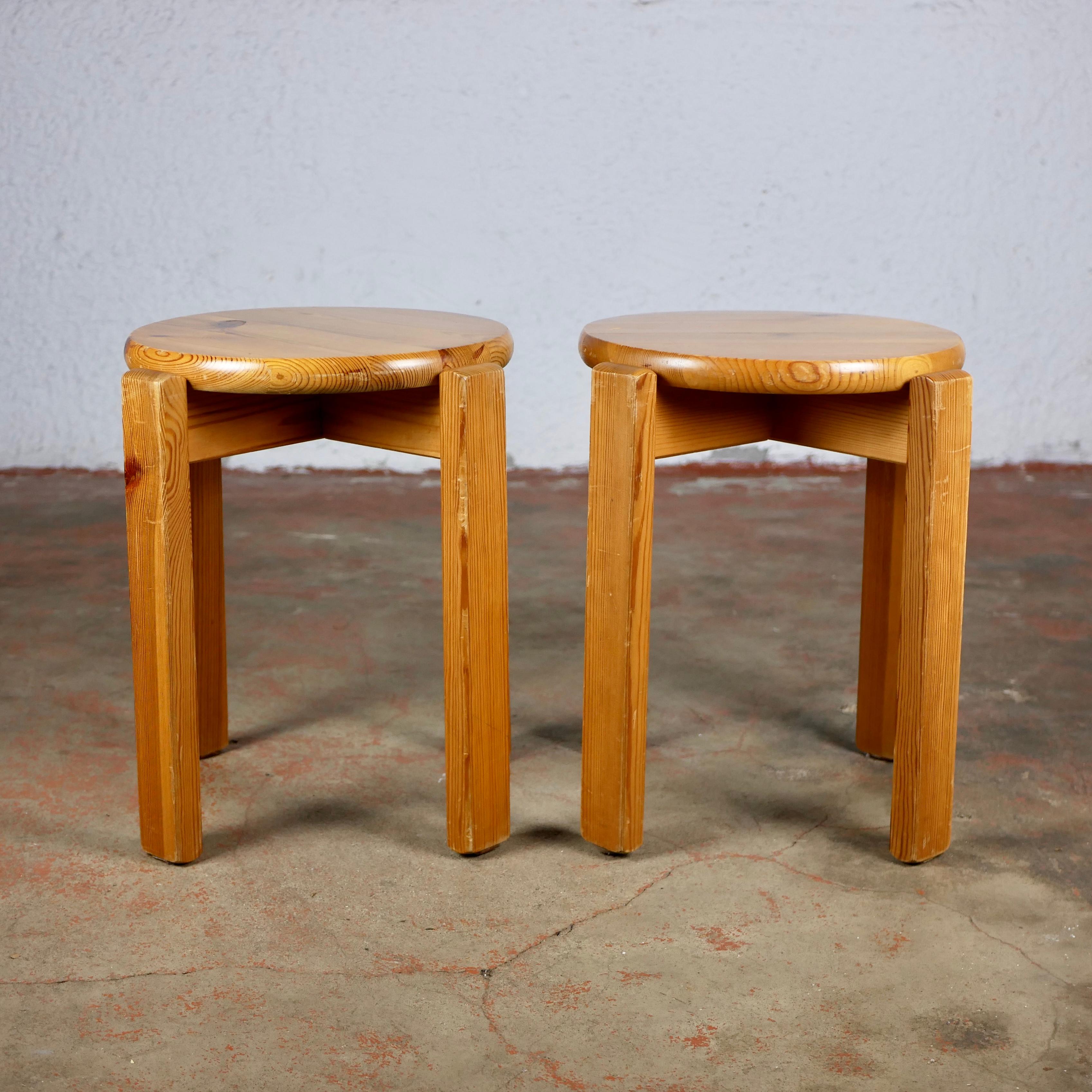French Stackable Pine Stools from the 1980s In Good Condition In Lyon, FR