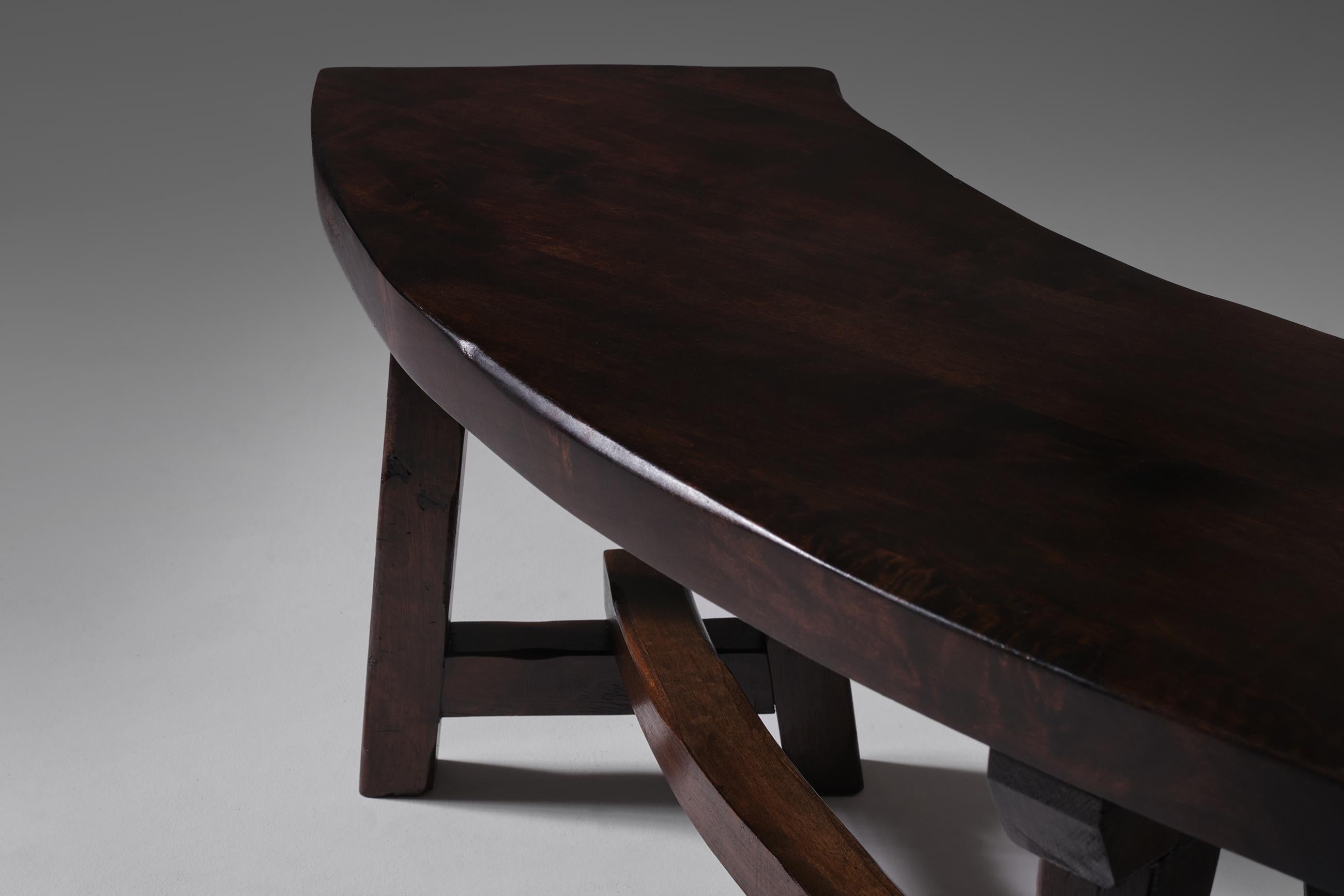 Table et bancs incurvés en bois de frêne teinté français en vente 1