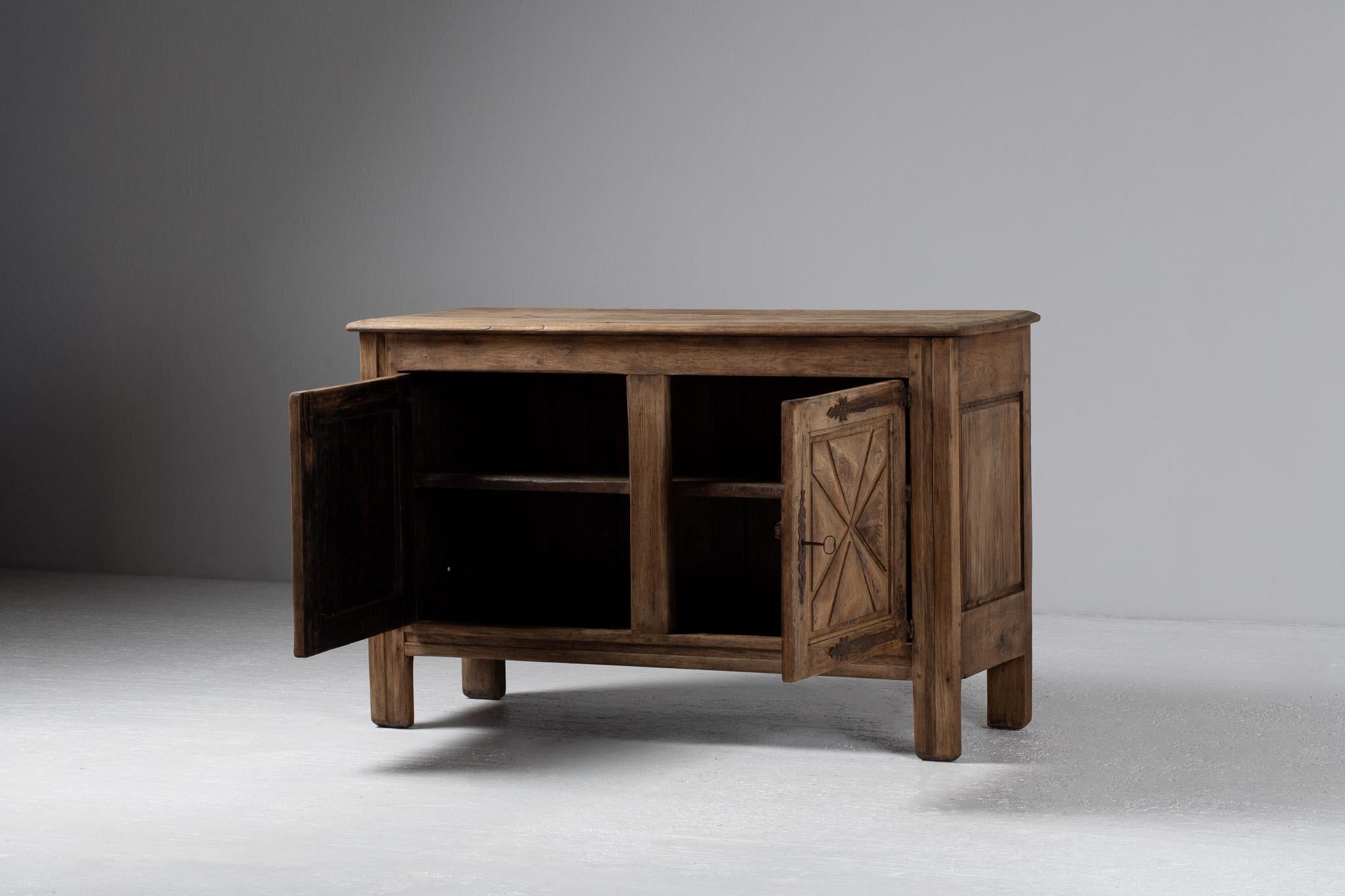 French Starburst-Carved Oak Buffet, France, Late 19th Century For Sale 1