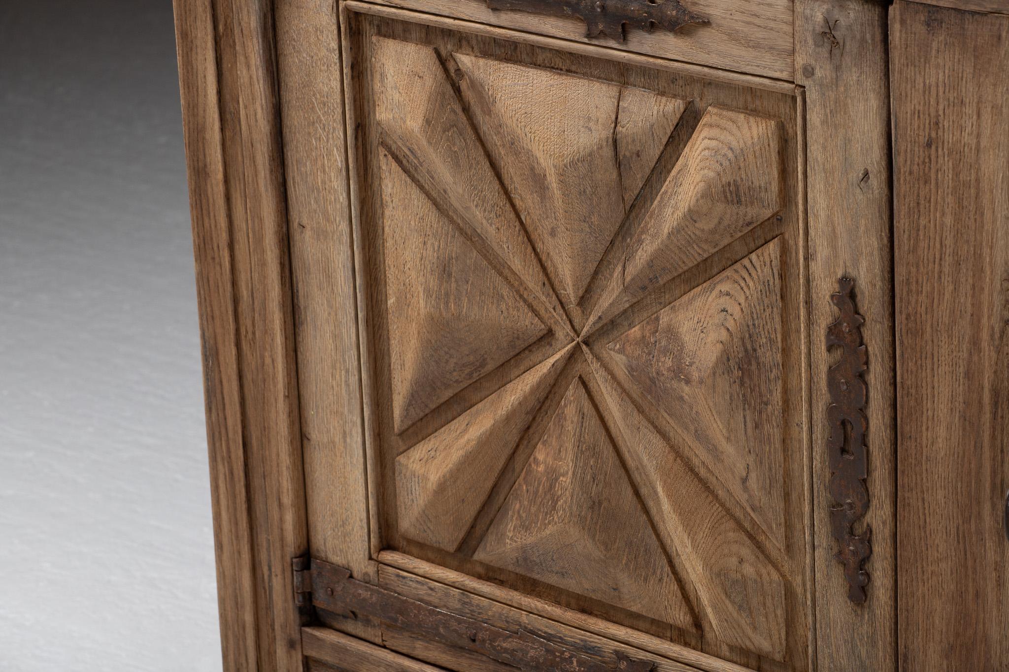 French Starburst-Carved Oak Buffet, France, Late 19th Century For Sale 2