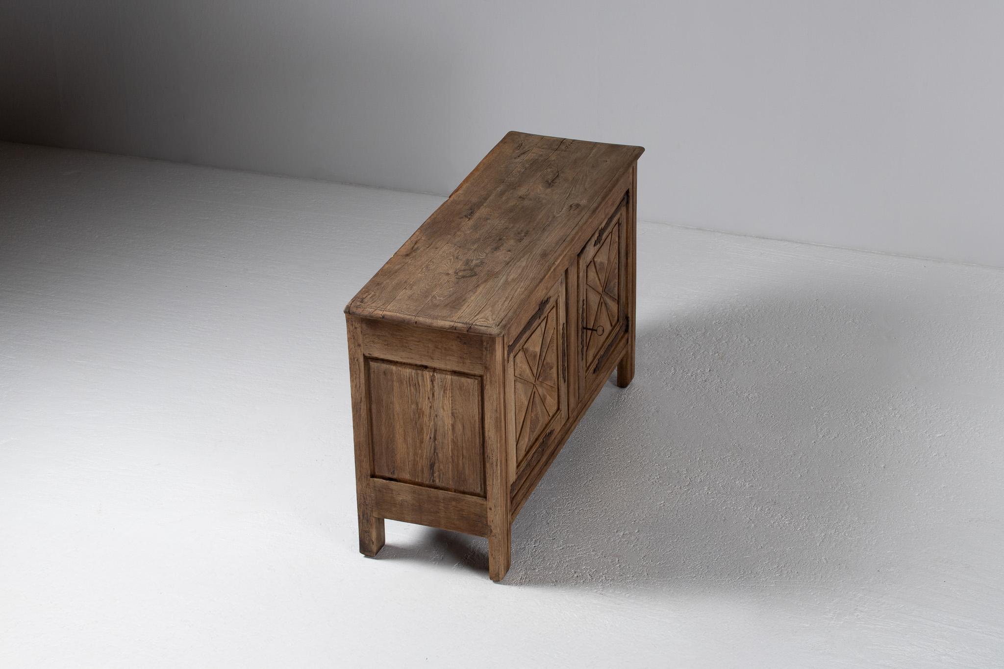 French Starburst-Carved Oak Buffet, France, Late 19th Century For Sale 3