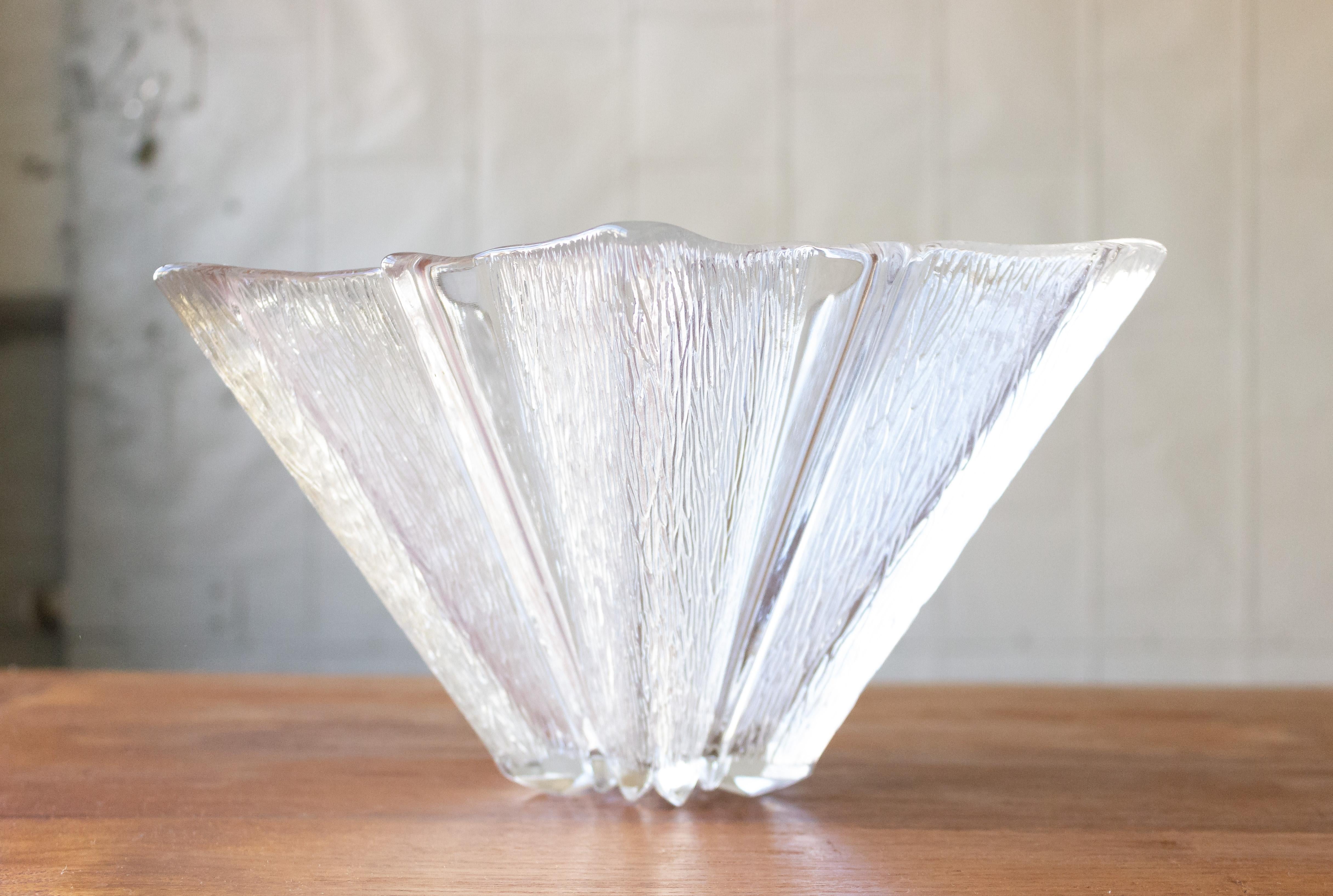 Mod French 1960s Starburst Glass Bowl In Excellent Condition For Sale In Buchanan, NY