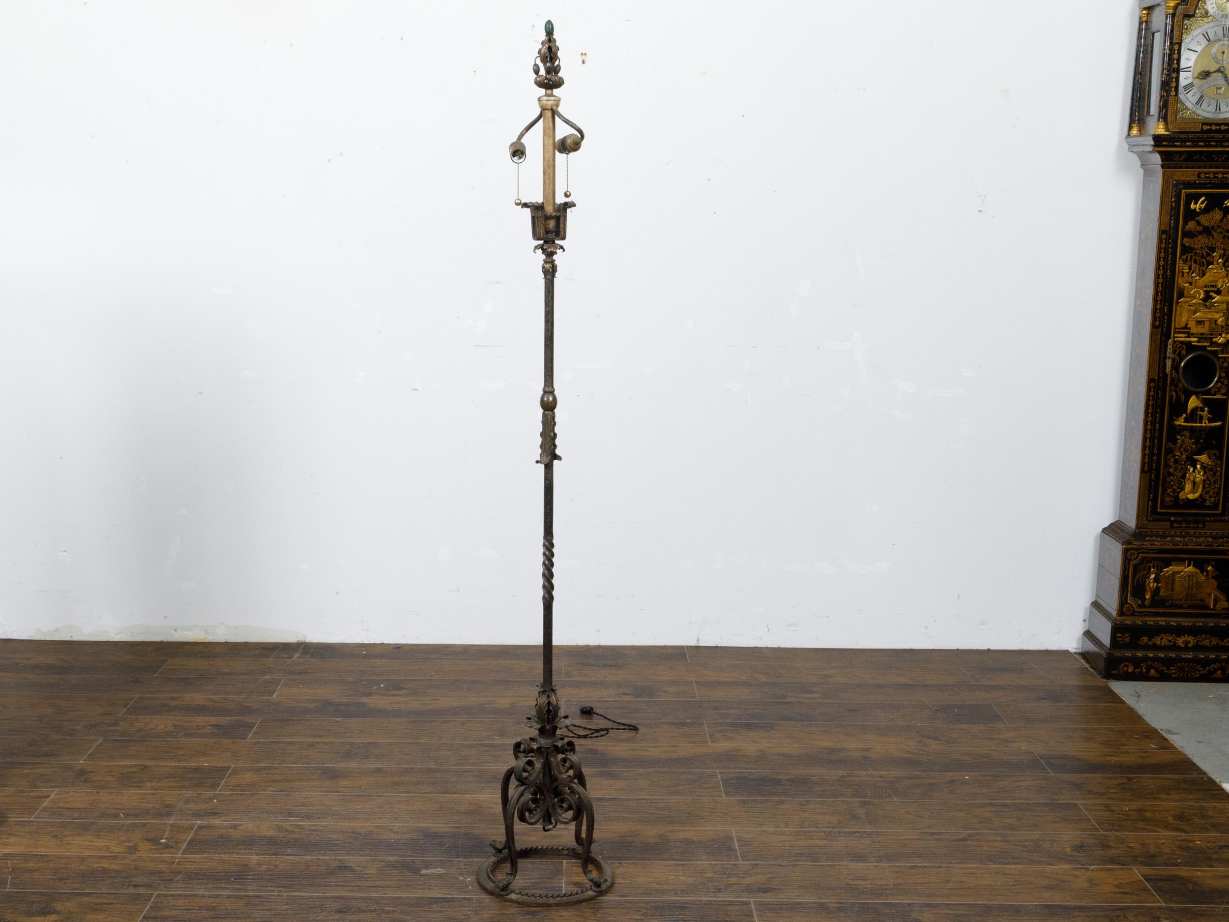 French Steel and Brass 1930s Floor Lamp with Scrolling Legs and Foliage Motifs In Good Condition For Sale In Atlanta, GA