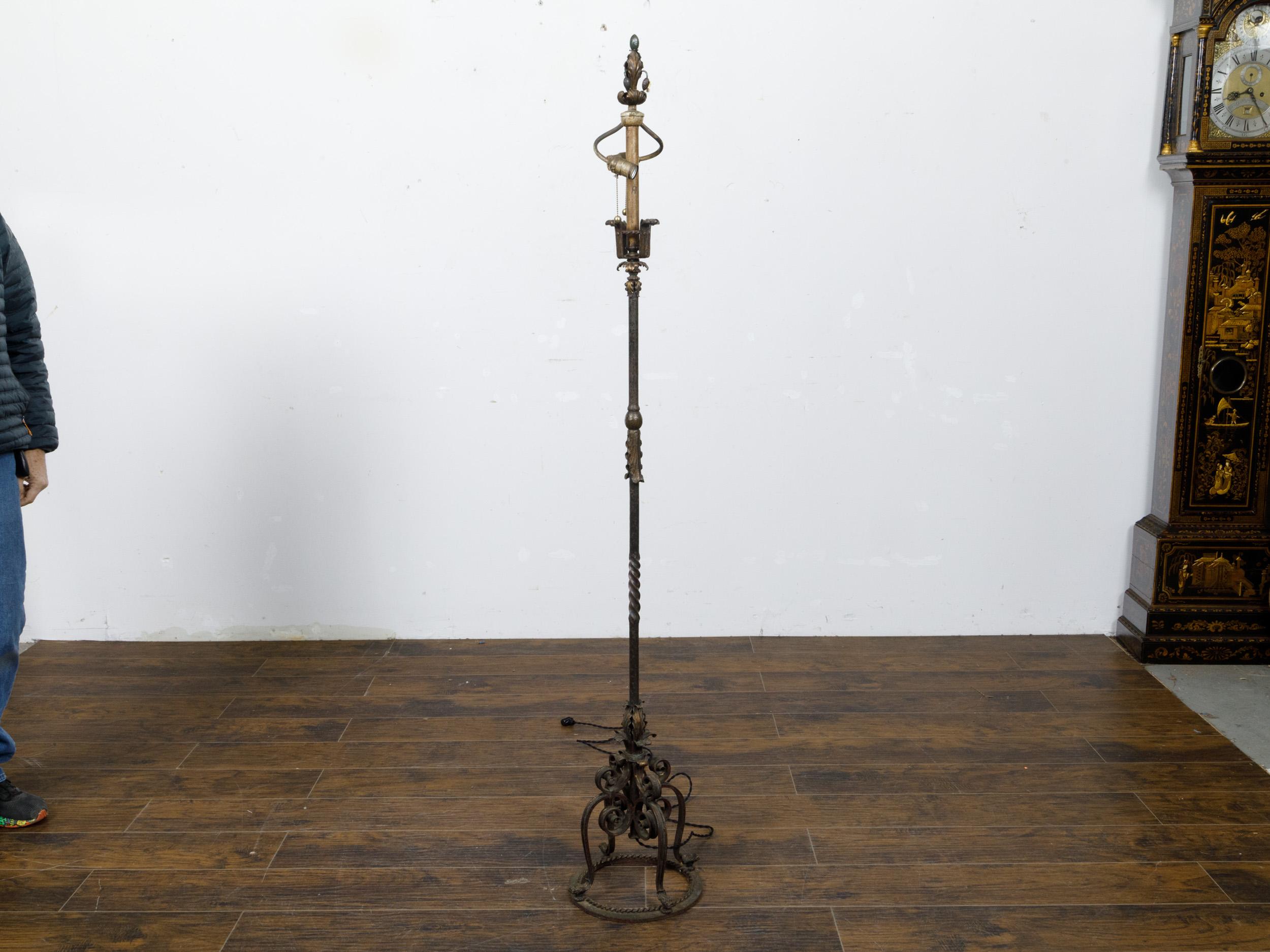 20th Century French Steel and Brass 1930s Floor Lamp with Scrolling Legs and Foliage Motifs For Sale