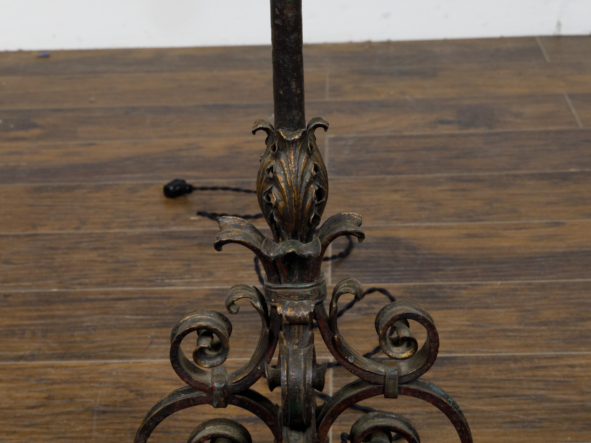 French Steel and Brass 1930s Floor Lamp with Scrolling Legs and Foliage Motifs For Sale 2