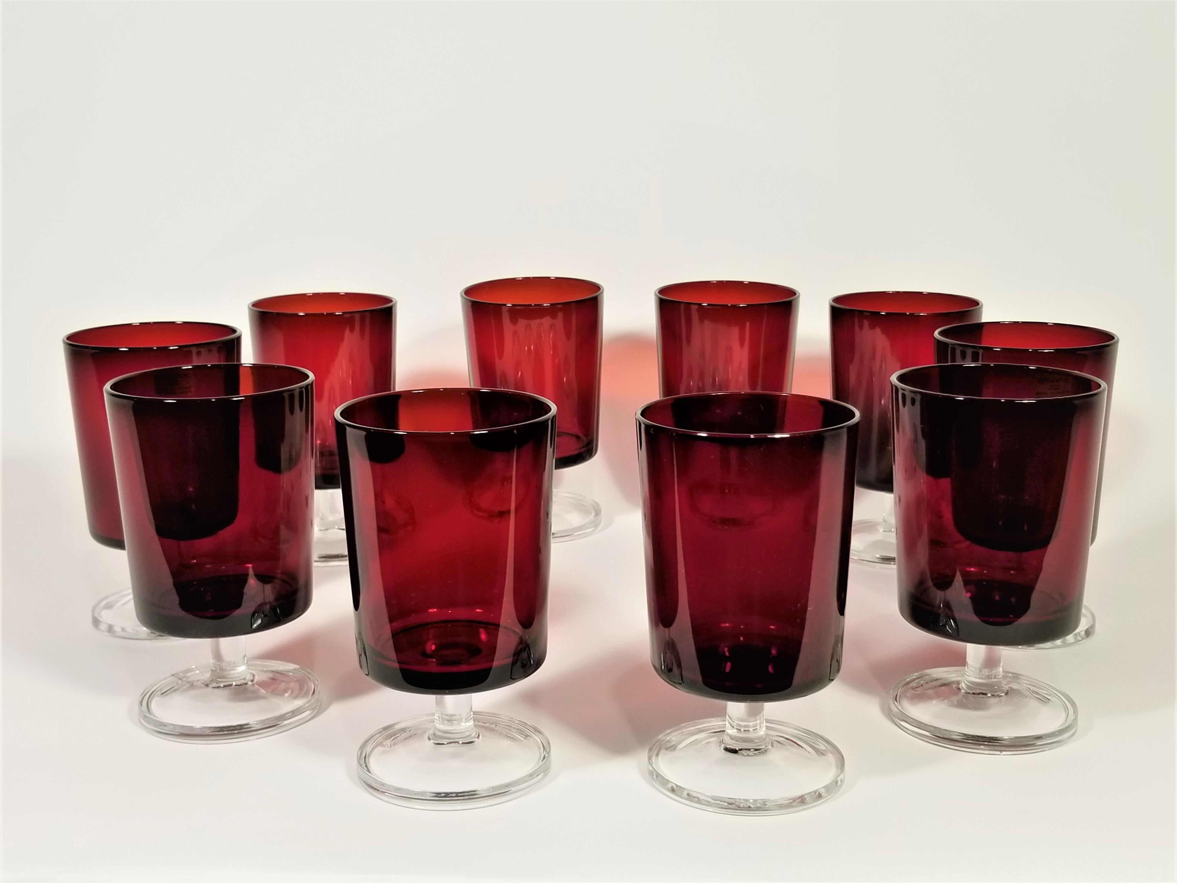 Juego de 10 copas de cristalería francesa rojo rubí de los años 60 Francia de mediados de siglo en venta 8