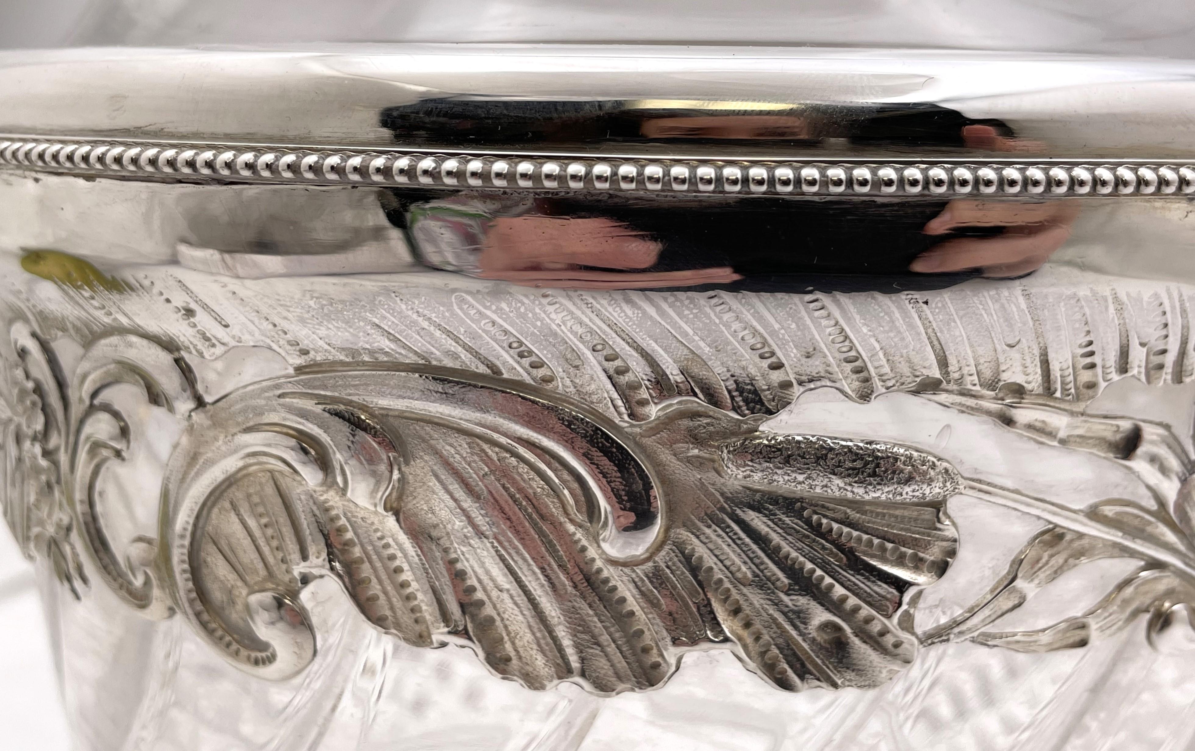 20ième siècle Refroidisseur à vin en argent sterling et verre taillé du début du siècle en vente