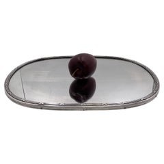 Meseta francesa de plata de ley con espejo de estilo Luis XV del siglo XIX