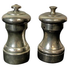 Molinillos de sal y pimienta franceses de plata de ley.